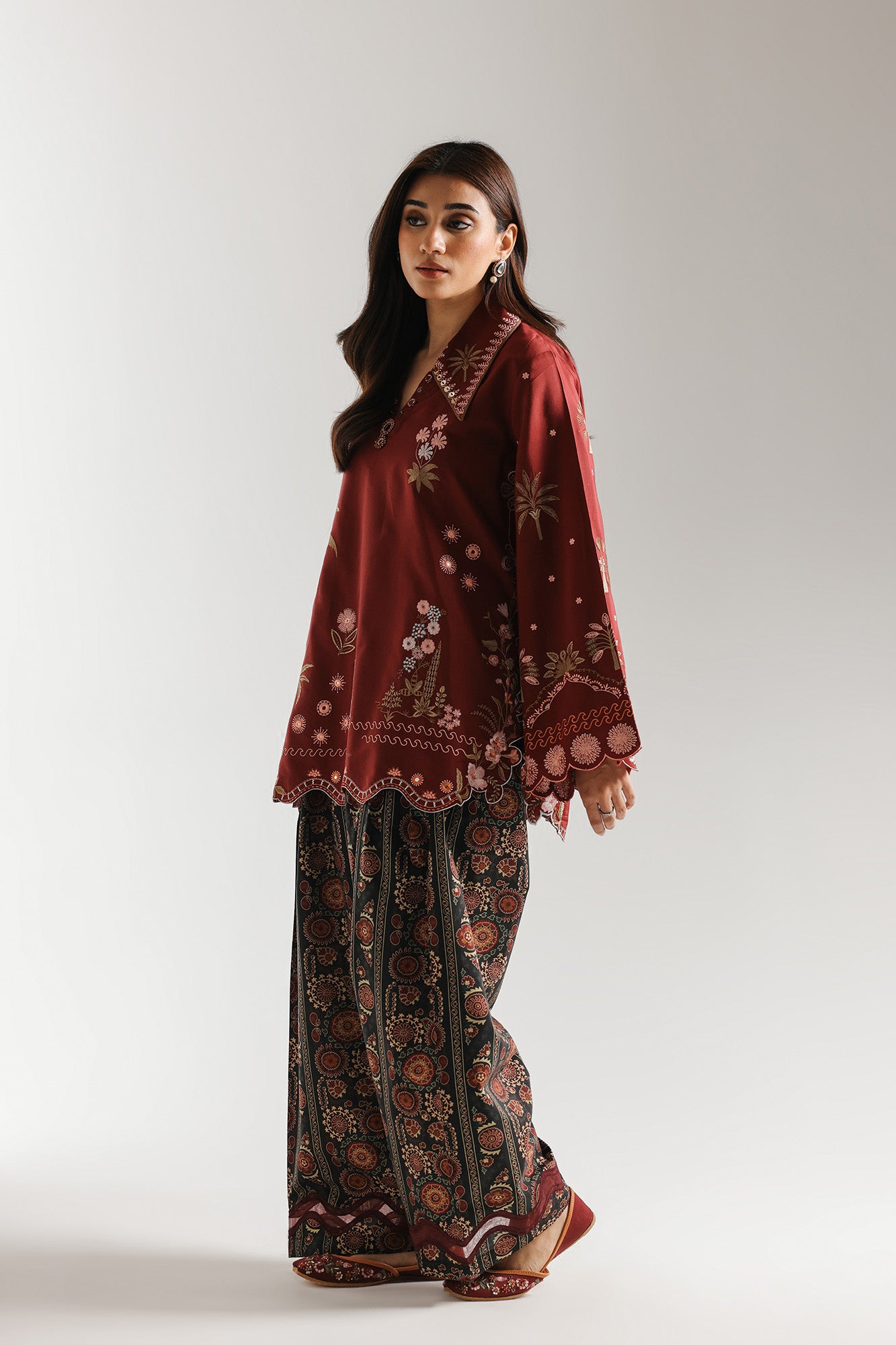 EMBROIDERED SUIT (E4174/103/303)