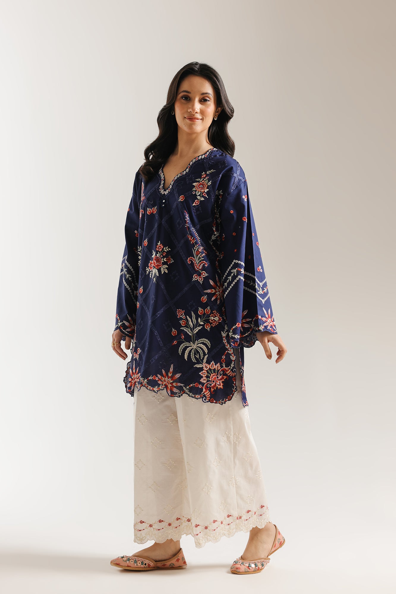 EMBROIDERED SUIT (E4212/103/622)