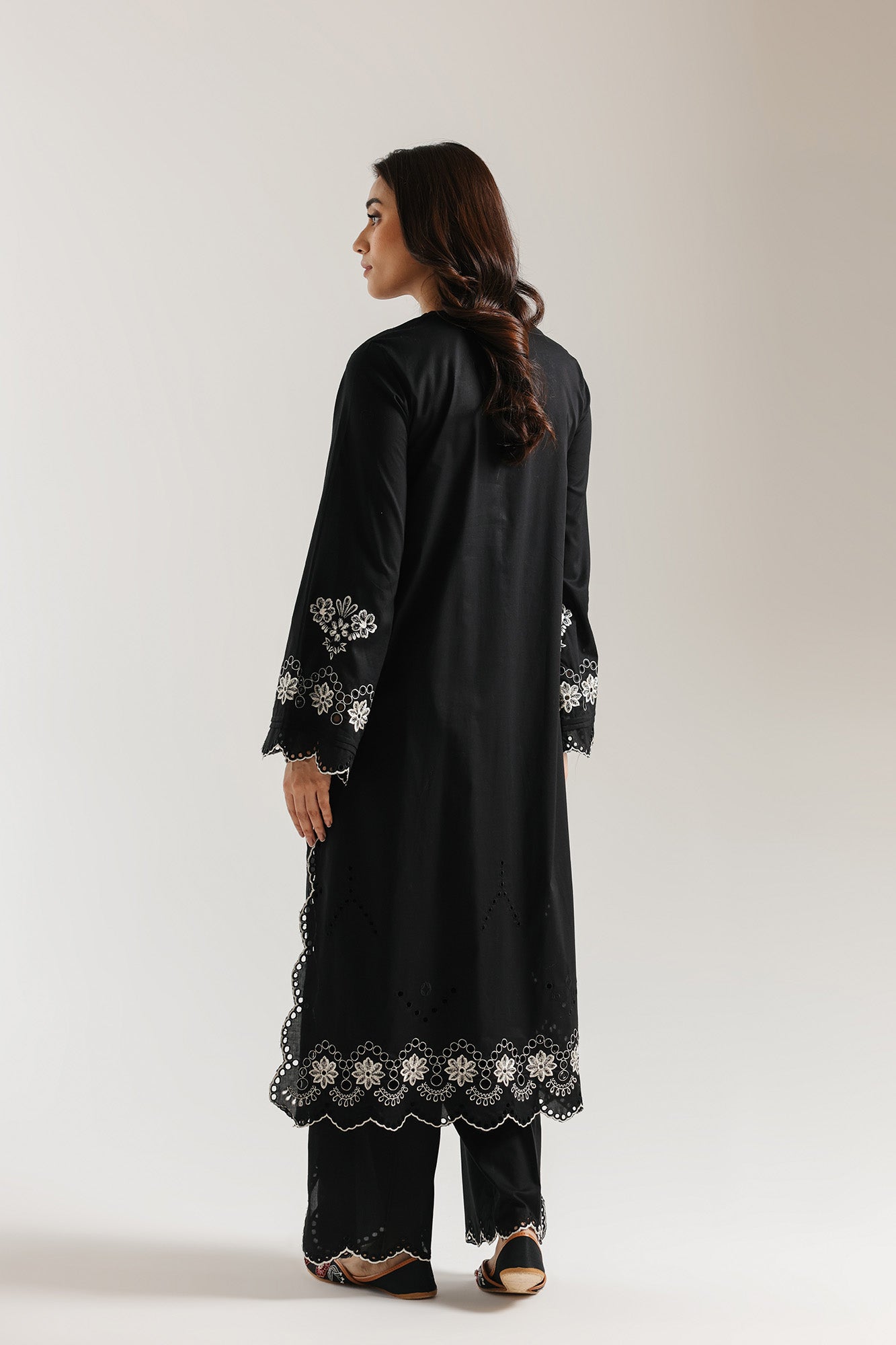 EMBROIDERED SUIT (E4213/103/902)