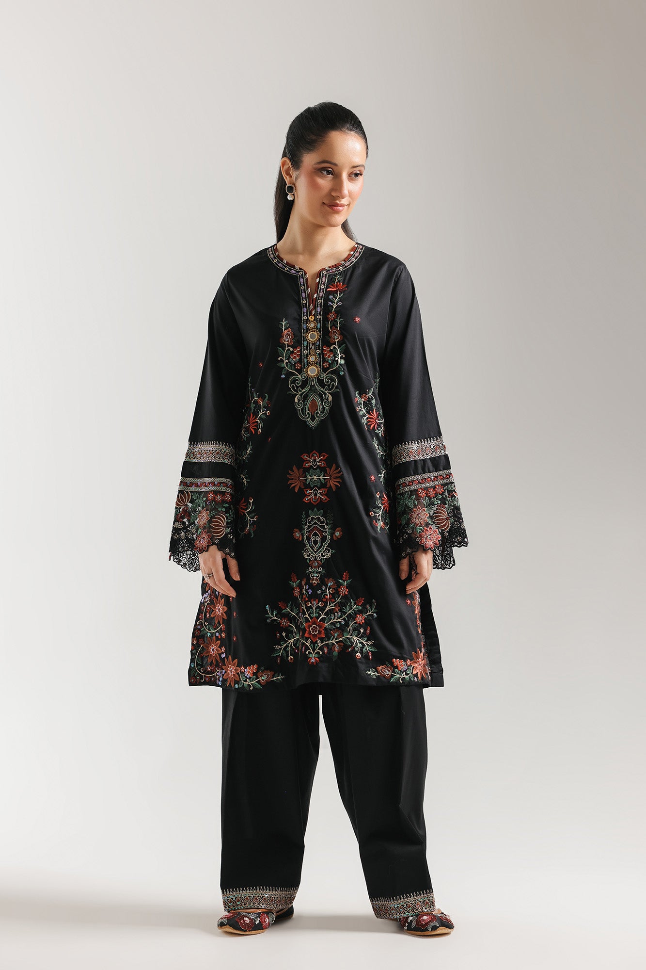 EMBROIDERED SUIT (E4215/103/901)