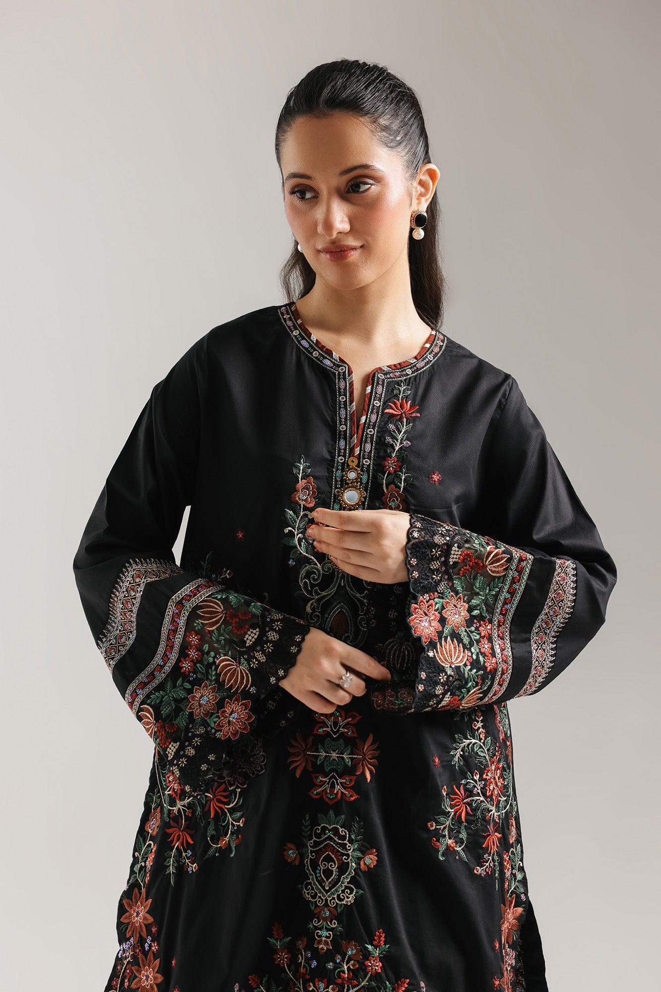 EMBROIDERED SUIT (E4215/103/901)