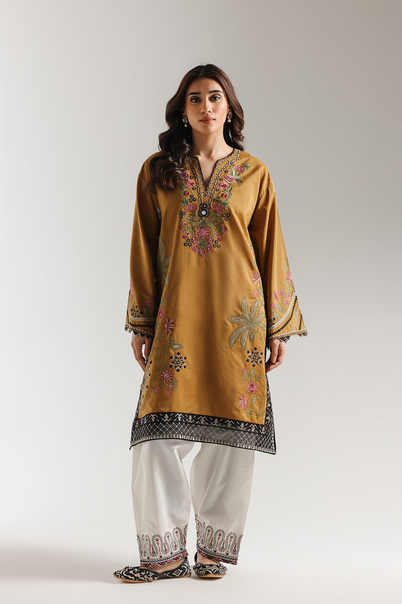 EMBROIDERED SUIT (E4220/103/217)