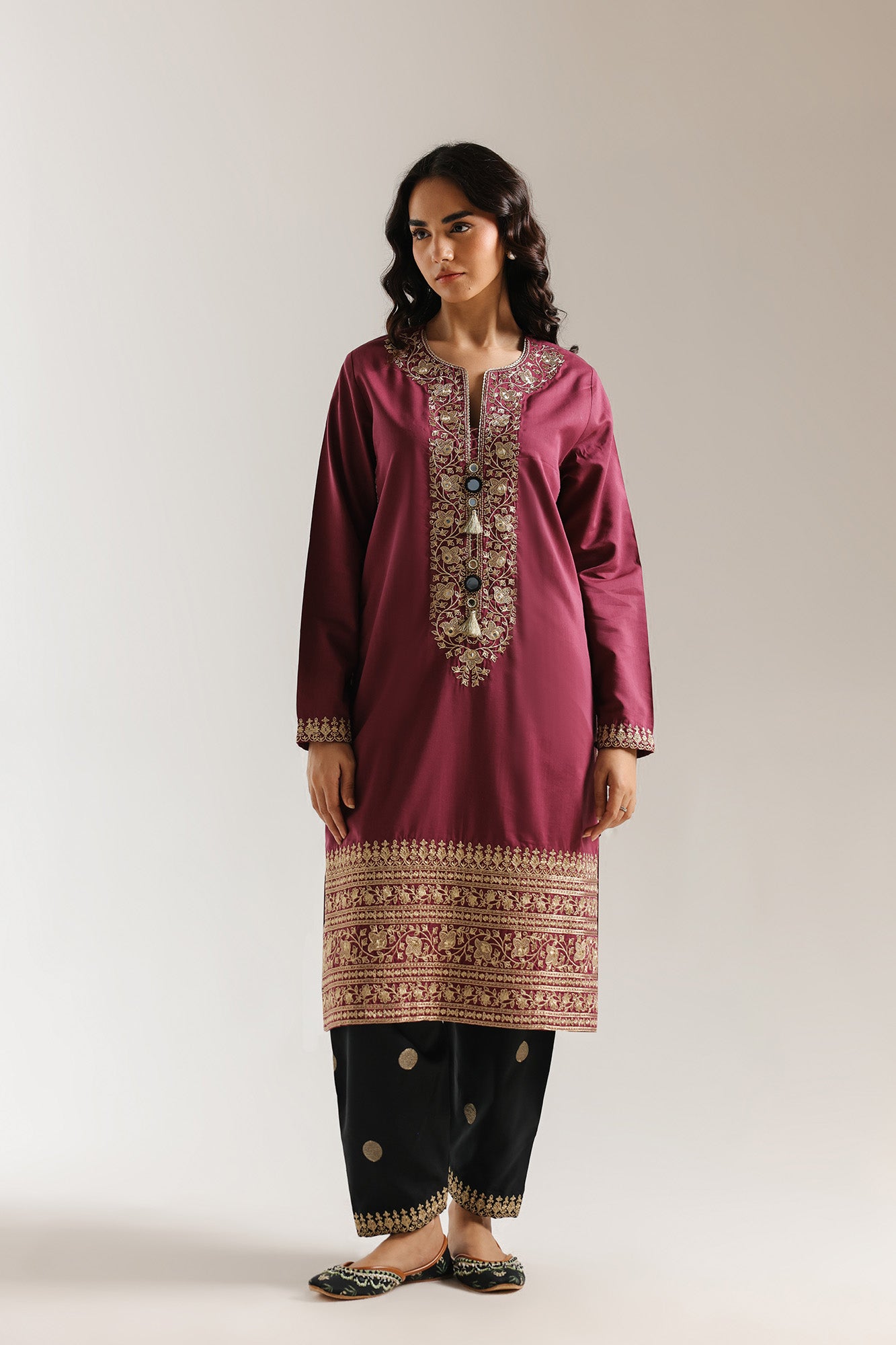 EMBROIDERED SUIT (E4224/103/402)