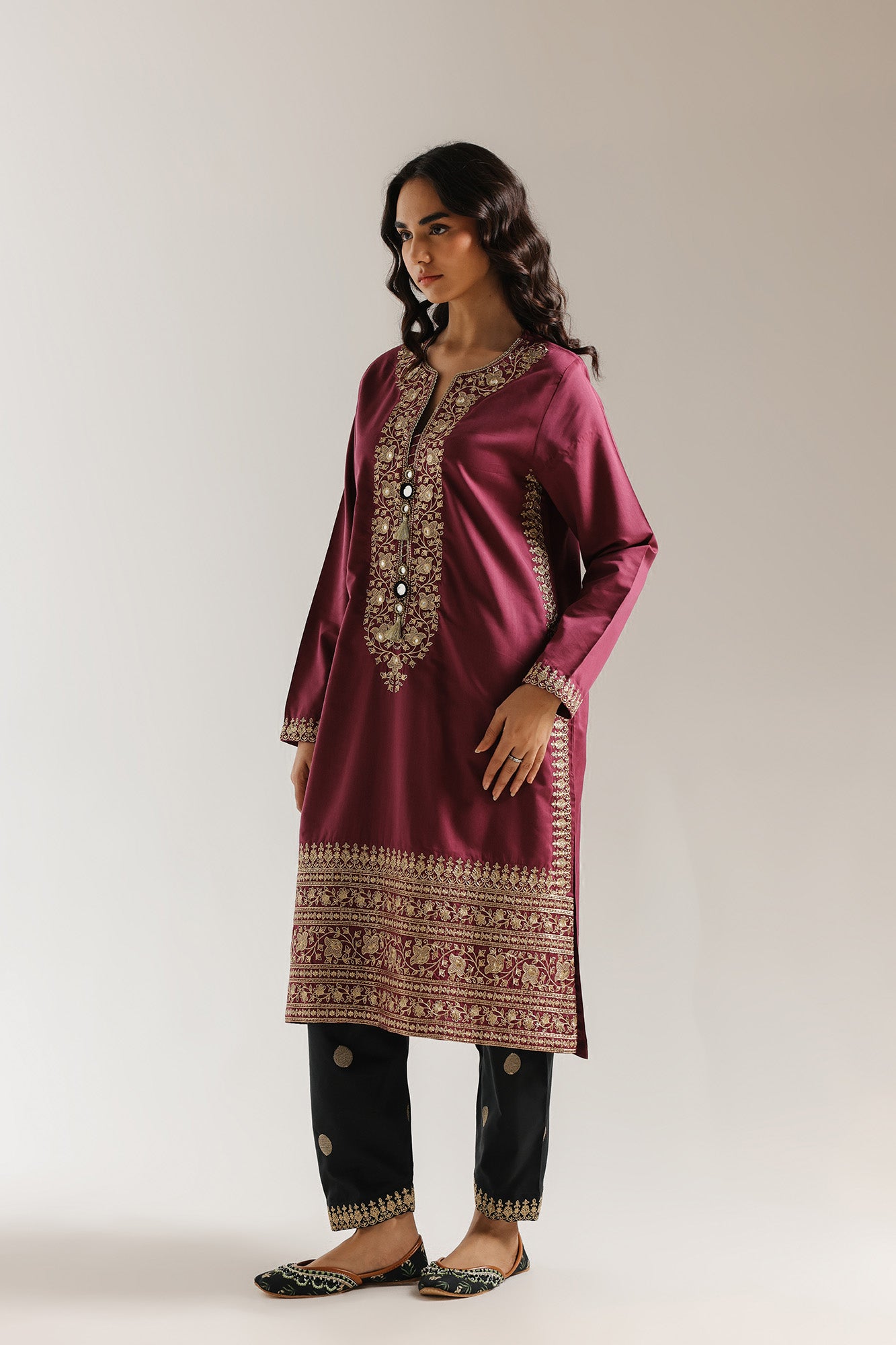 EMBROIDERED SUIT (E4224/103/402)