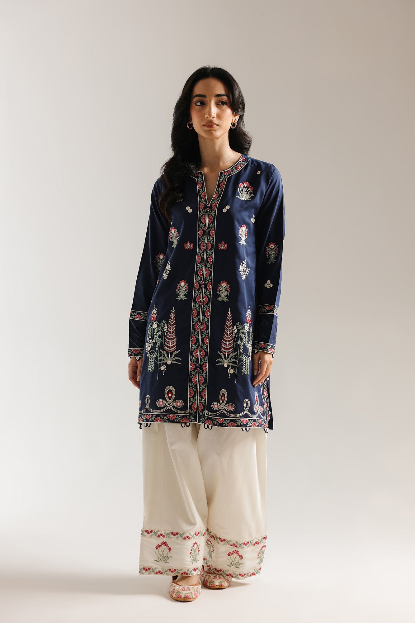 EMBROIDERED SUIT (E4235/103/622)