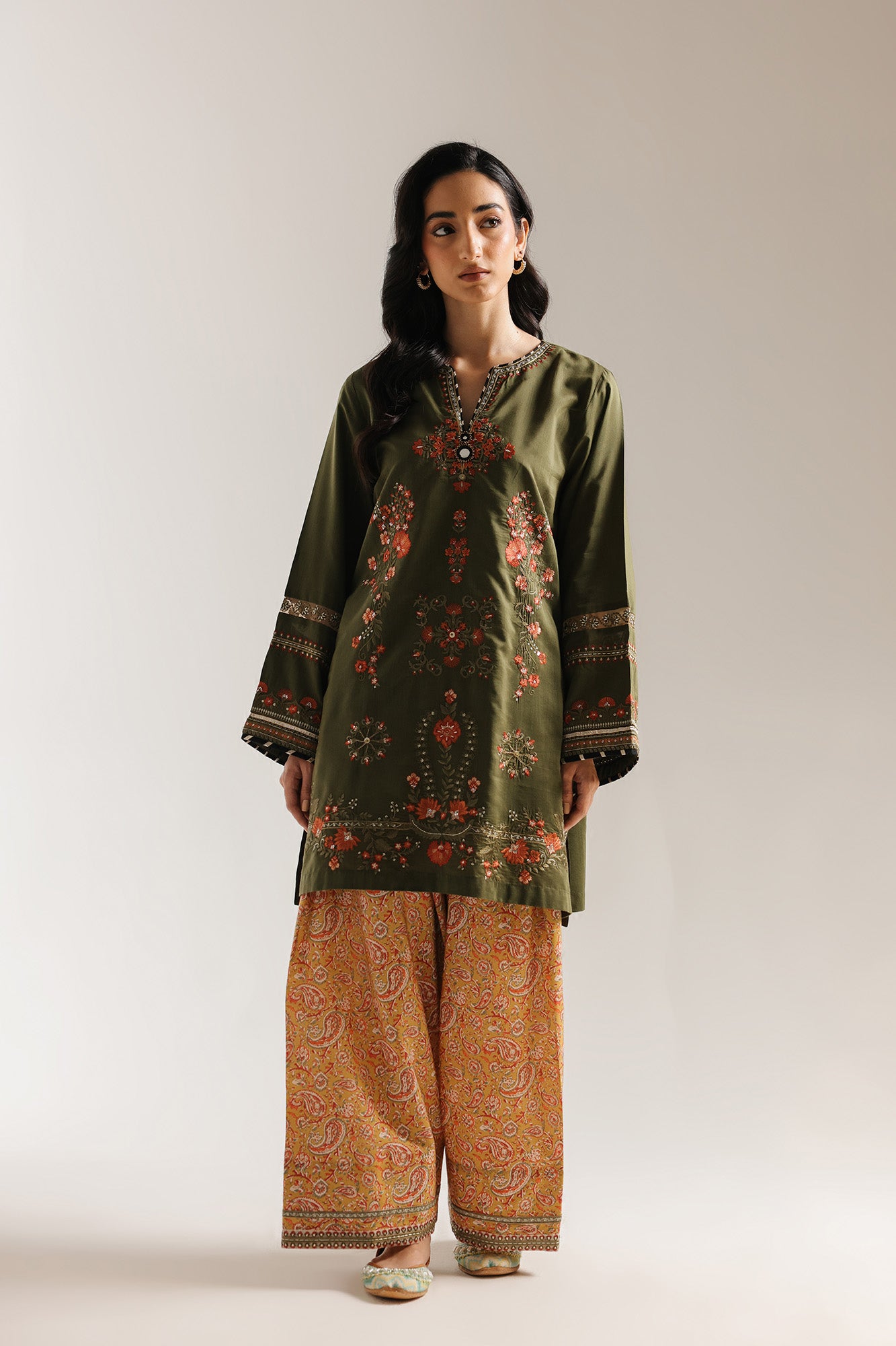 EMBROIDERED SUIT (E4243/103/120)