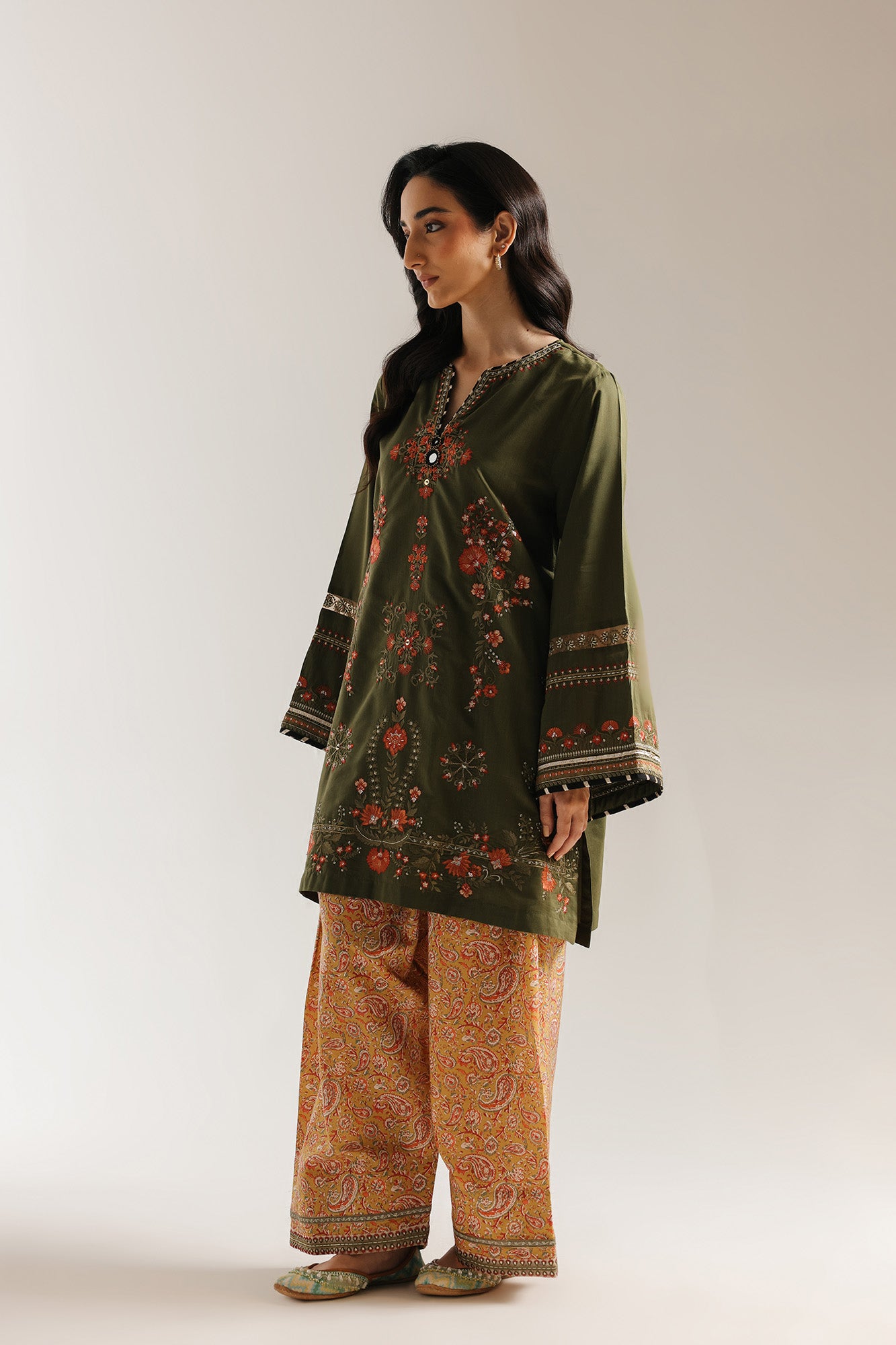 EMBROIDERED SUIT (E4243/103/120)