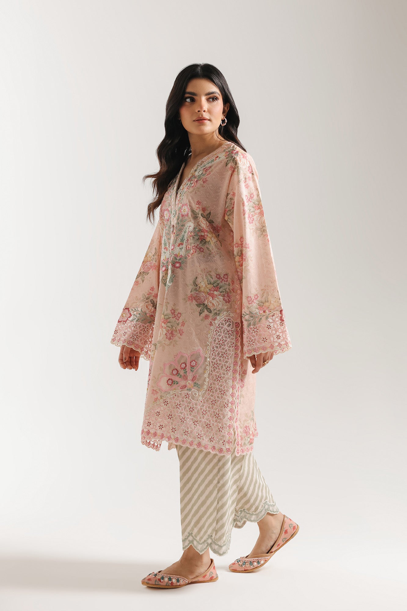 EMBROIDERED SUIT (E4255/103/328)