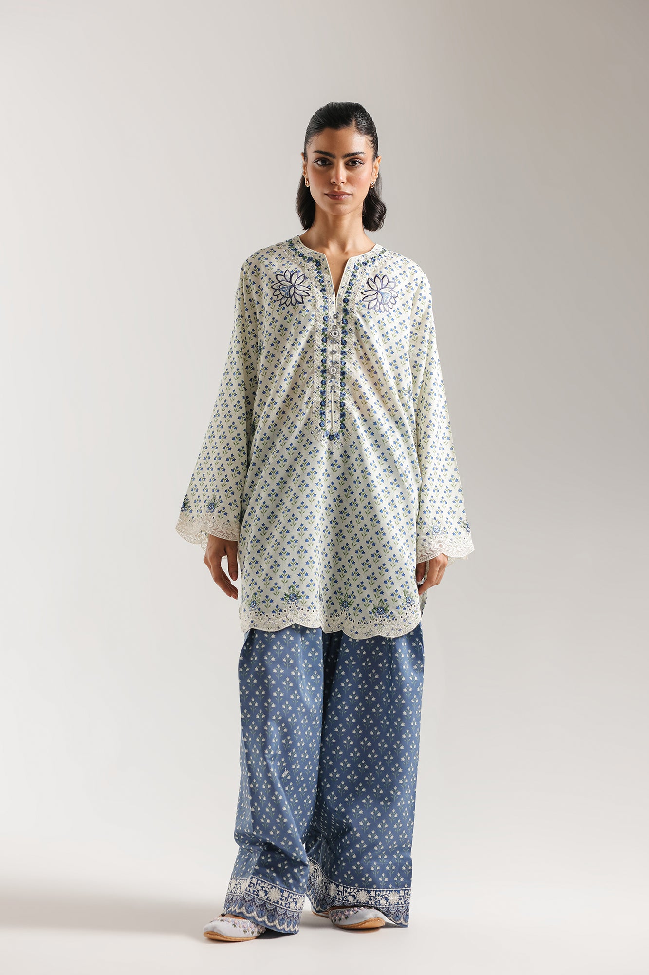 EMBROIDERED SUIT (E4271/103/003)