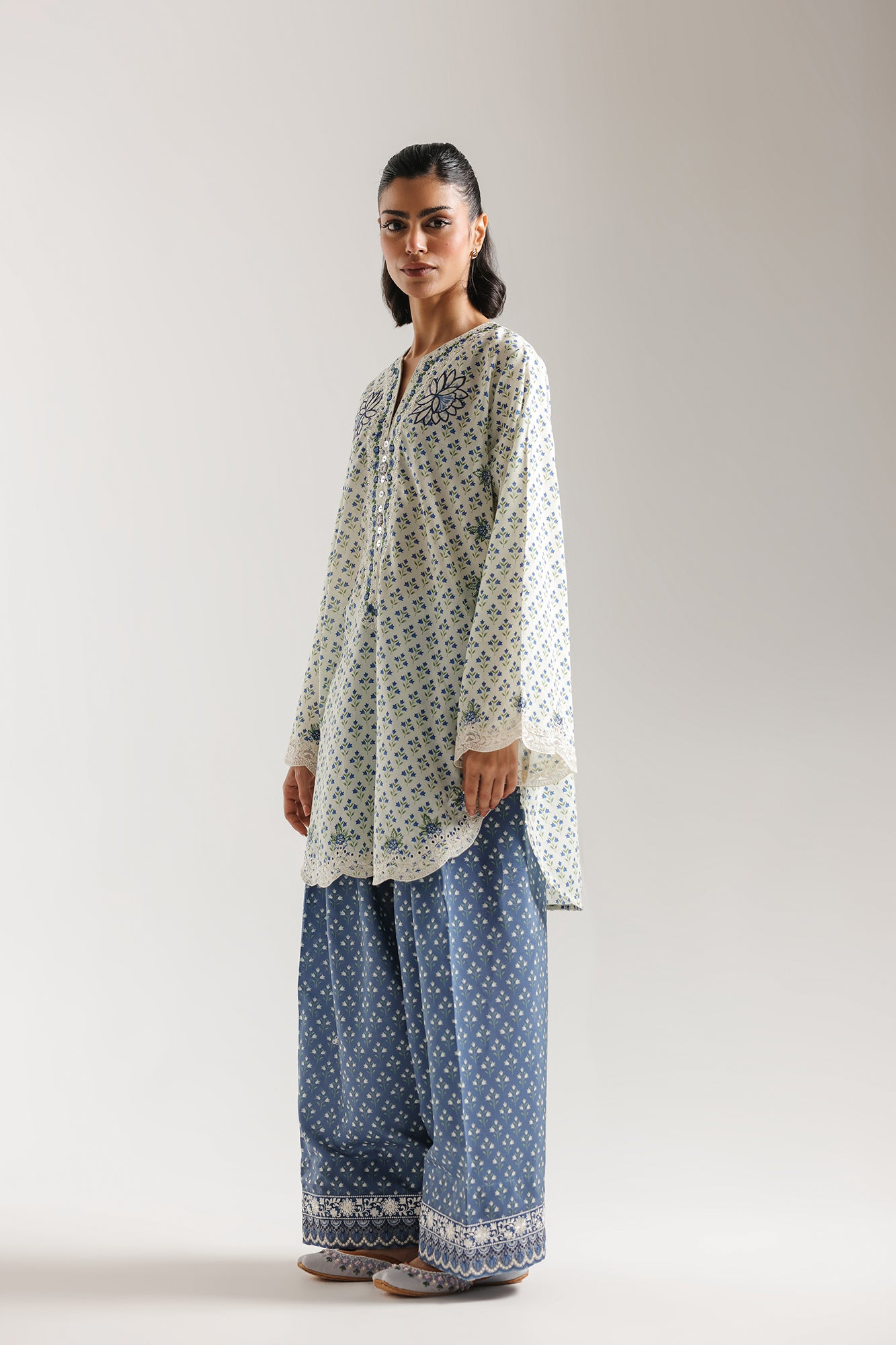 EMBROIDERED SUIT (E4271/103/003)