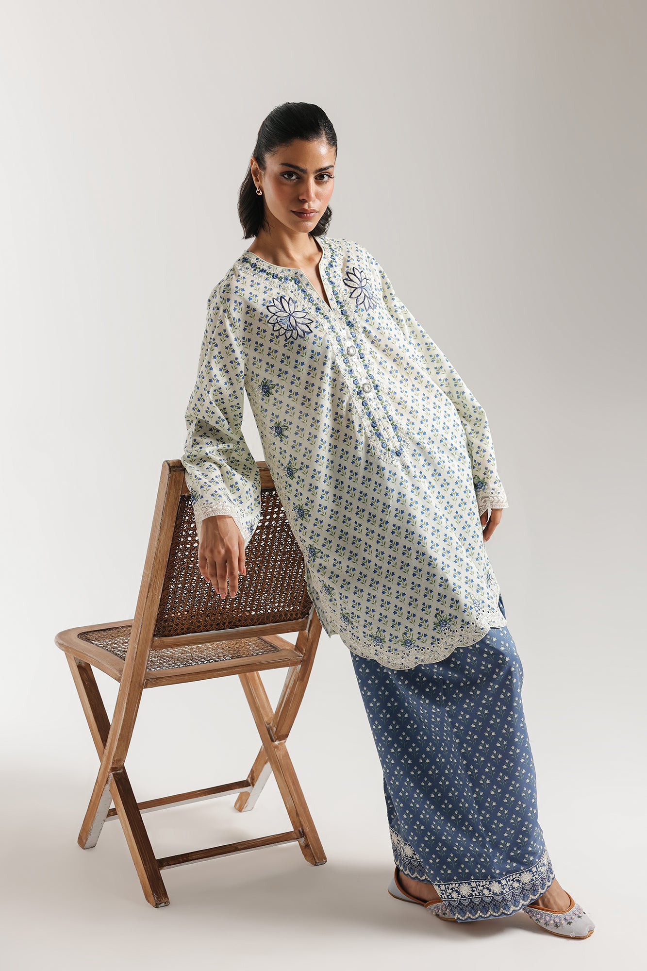 EMBROIDERED SUIT (E4271/103/003)