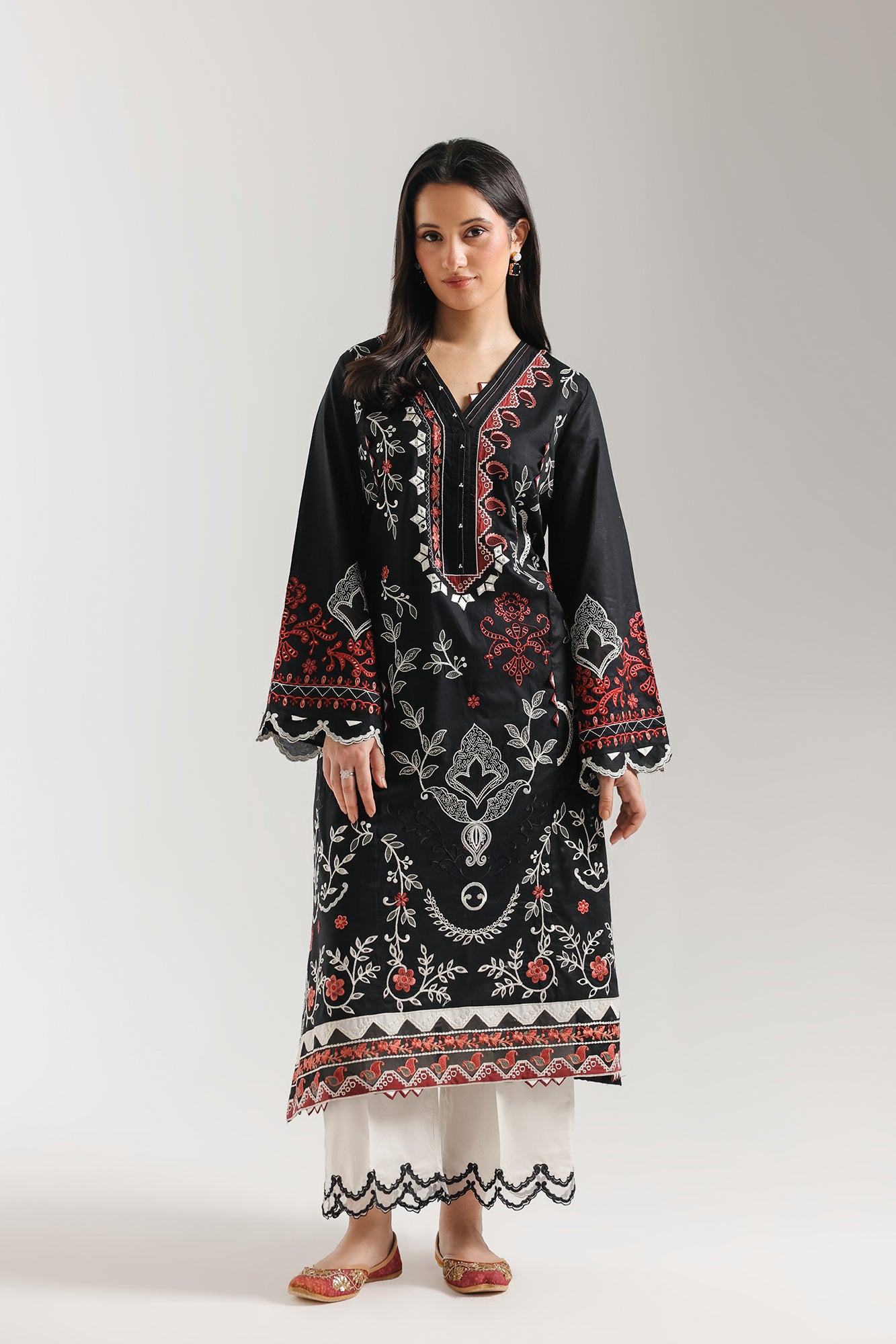 EMBROIDERED SUIT (E4275/103/901)