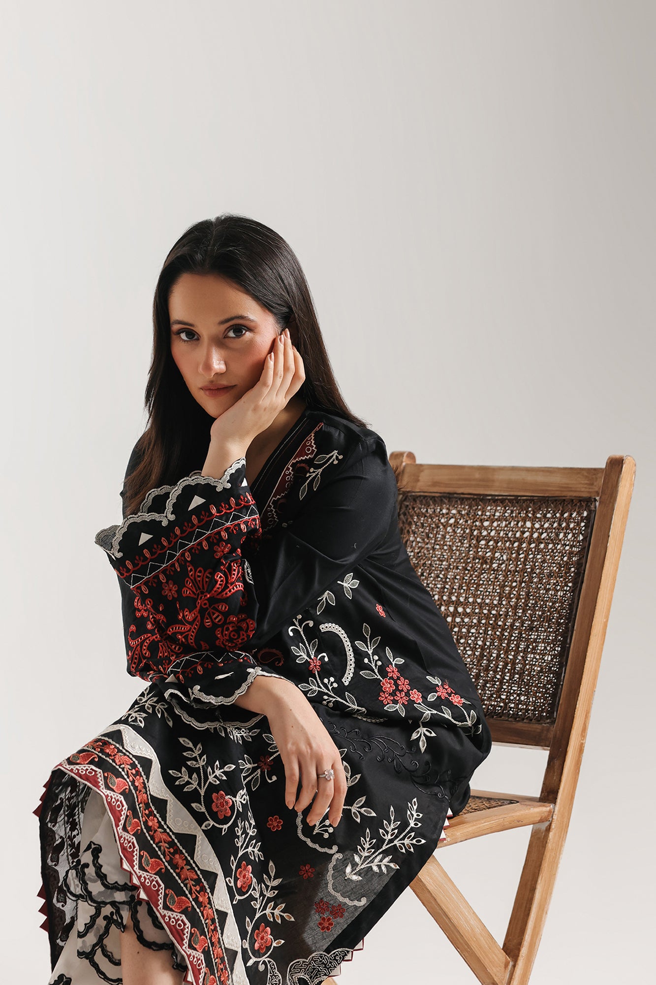 EMBROIDERED SUIT (E4275/103/901)