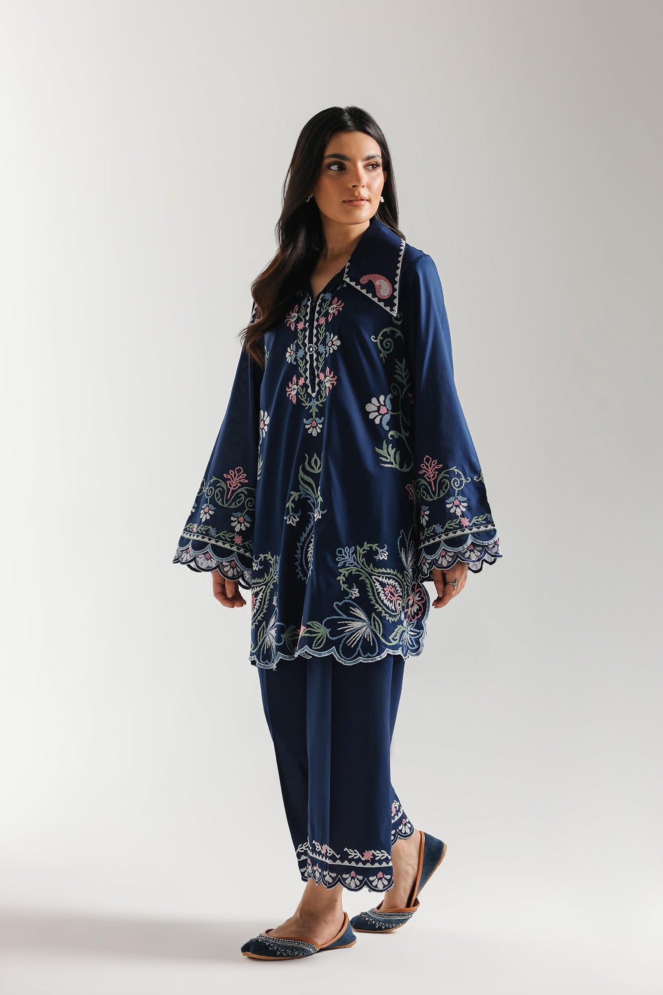 EMBROIDERED SUIT (E4281/103/623)