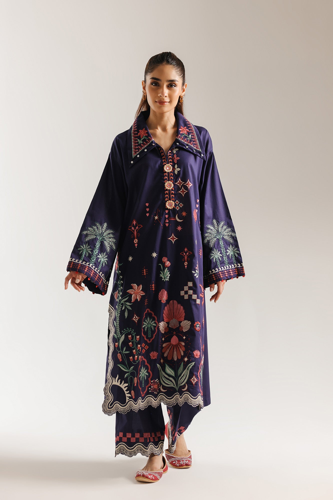 EMBROIDERED SUIT (E4298/103/624)