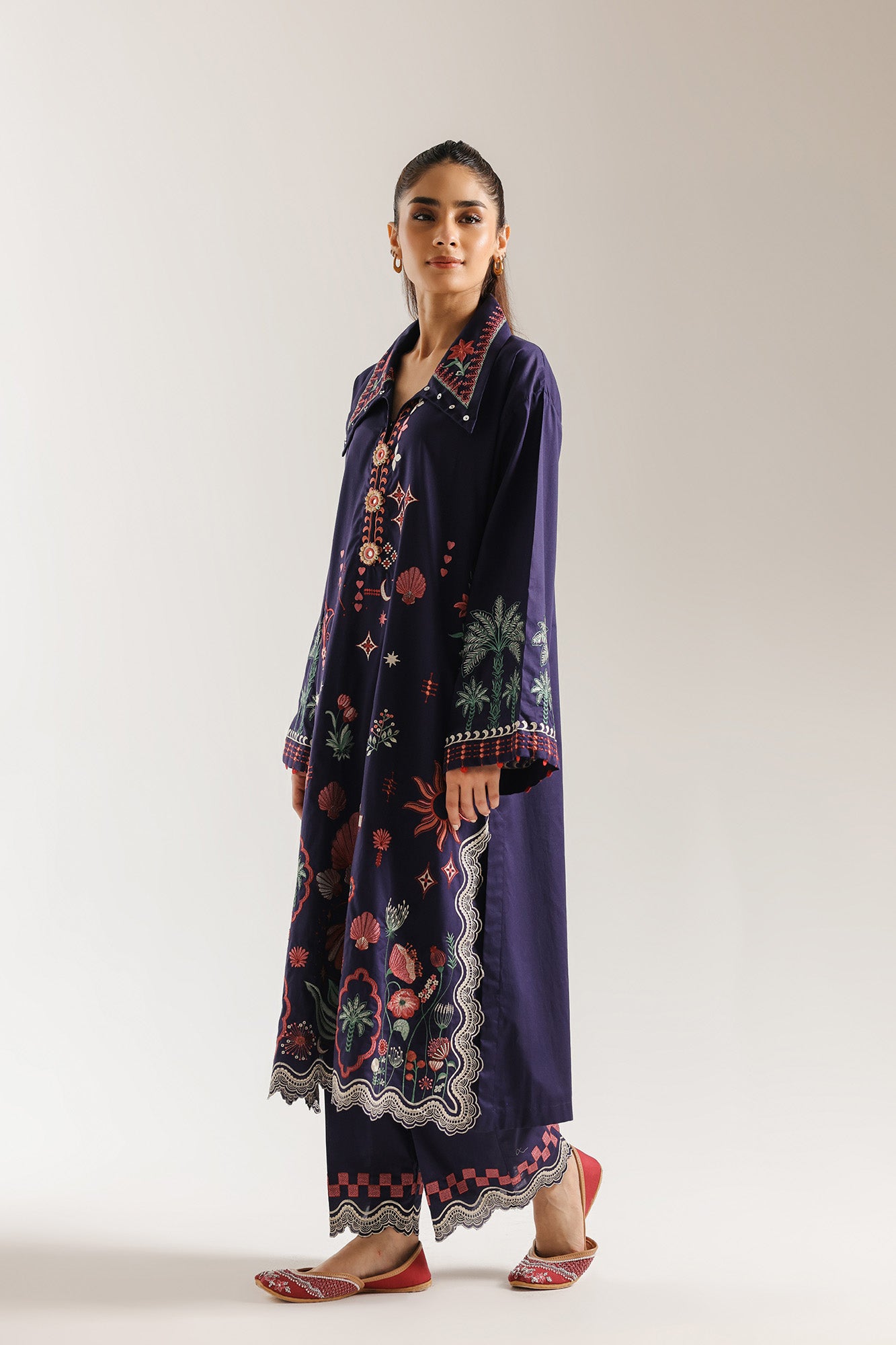 EMBROIDERED SUIT (E4298/103/624)