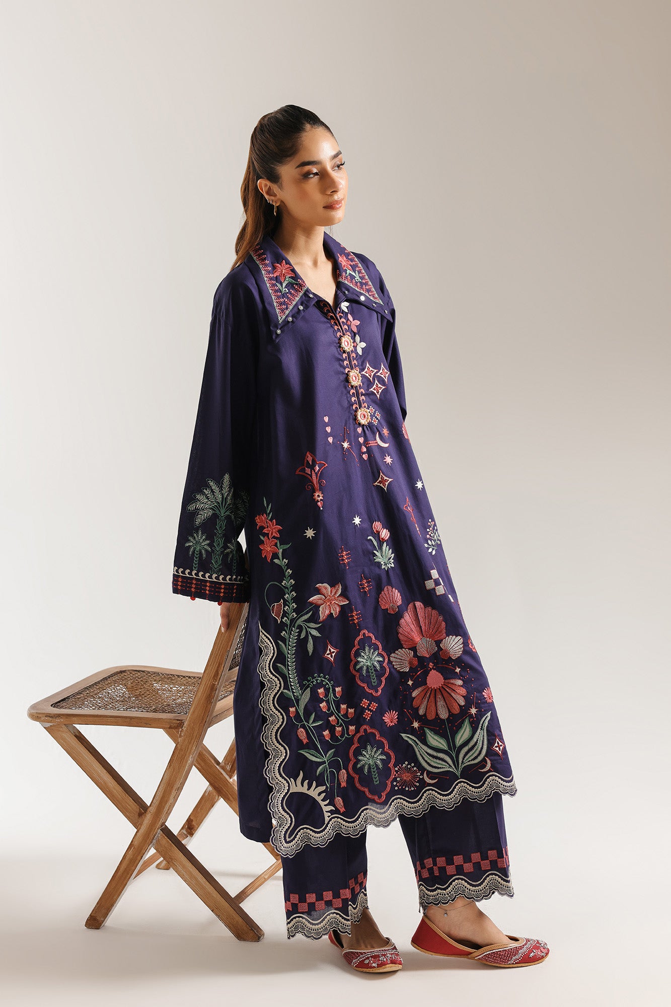 EMBROIDERED SUIT (E4298/103/624)