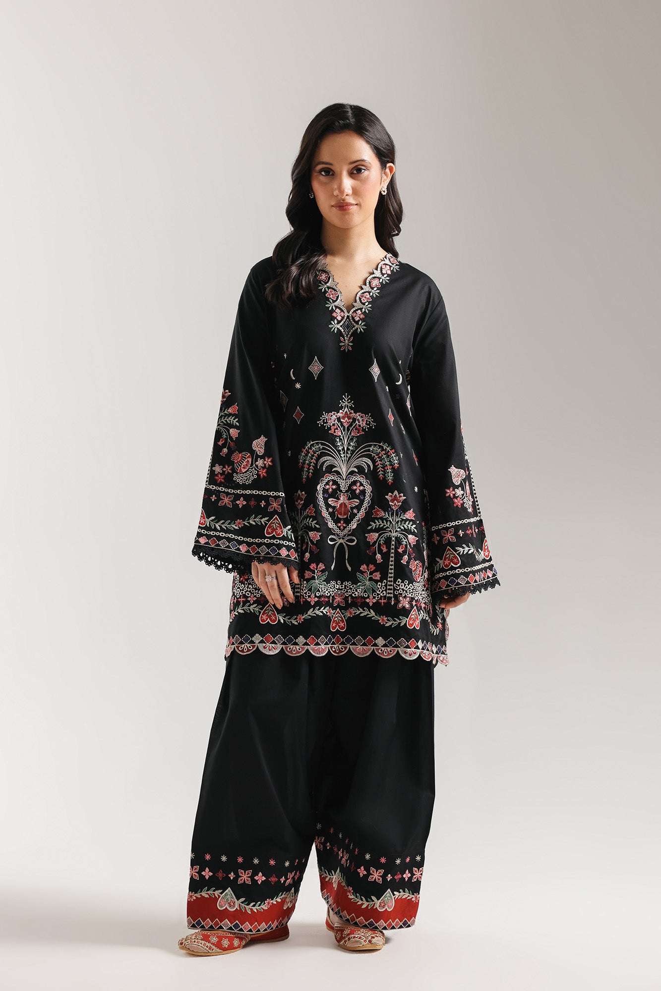 EMBROIDERED SUIT (E4301/103/901)