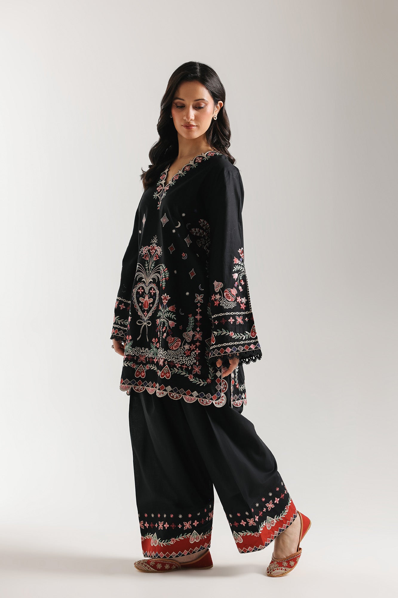 EMBROIDERED SUIT (E4301/103/901)