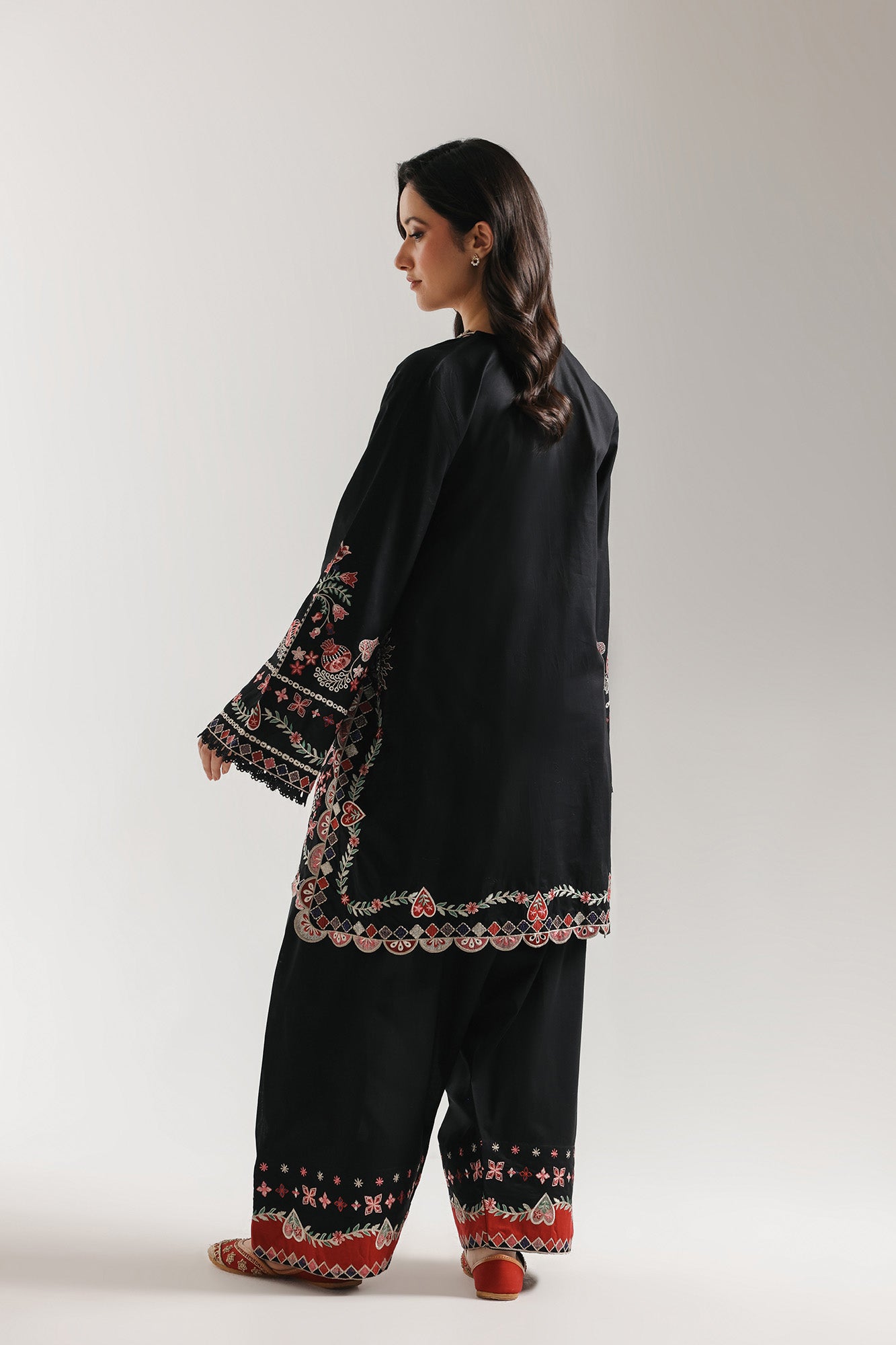 EMBROIDERED SUIT (E4301/103/901)