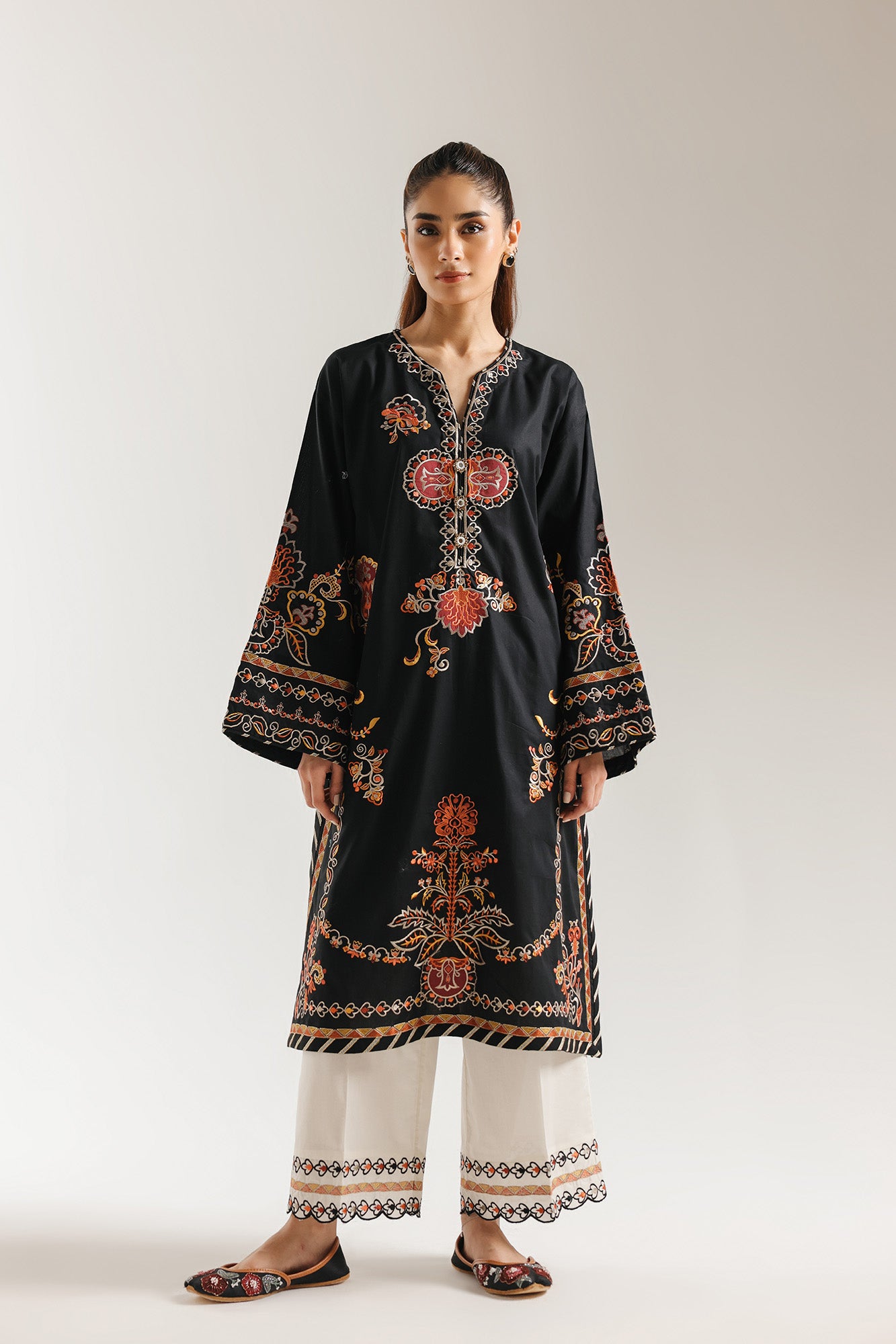 EMBROIDERED SUIT (E4308/103/901)