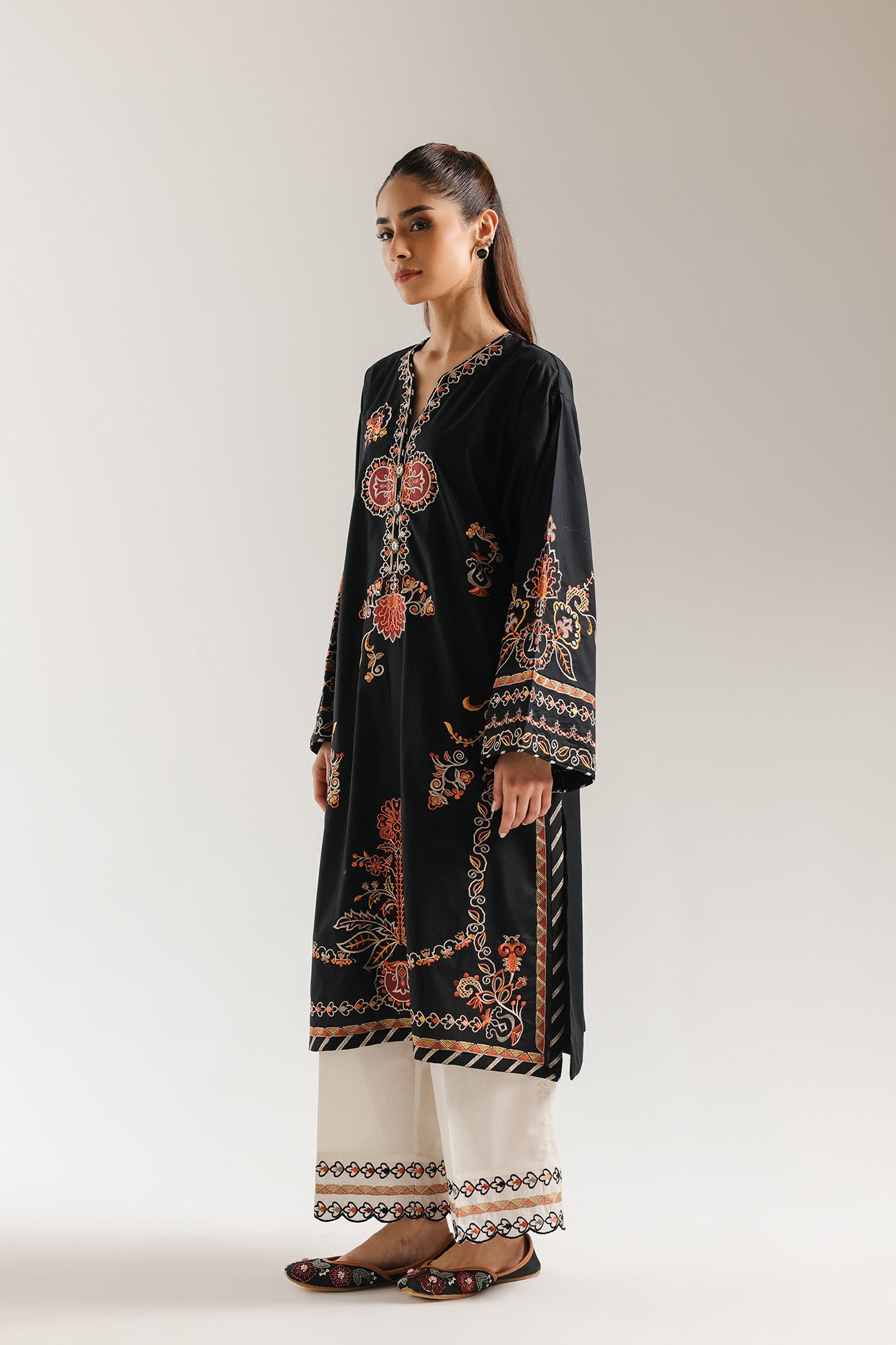 EMBROIDERED SUIT (E4308/103/901)