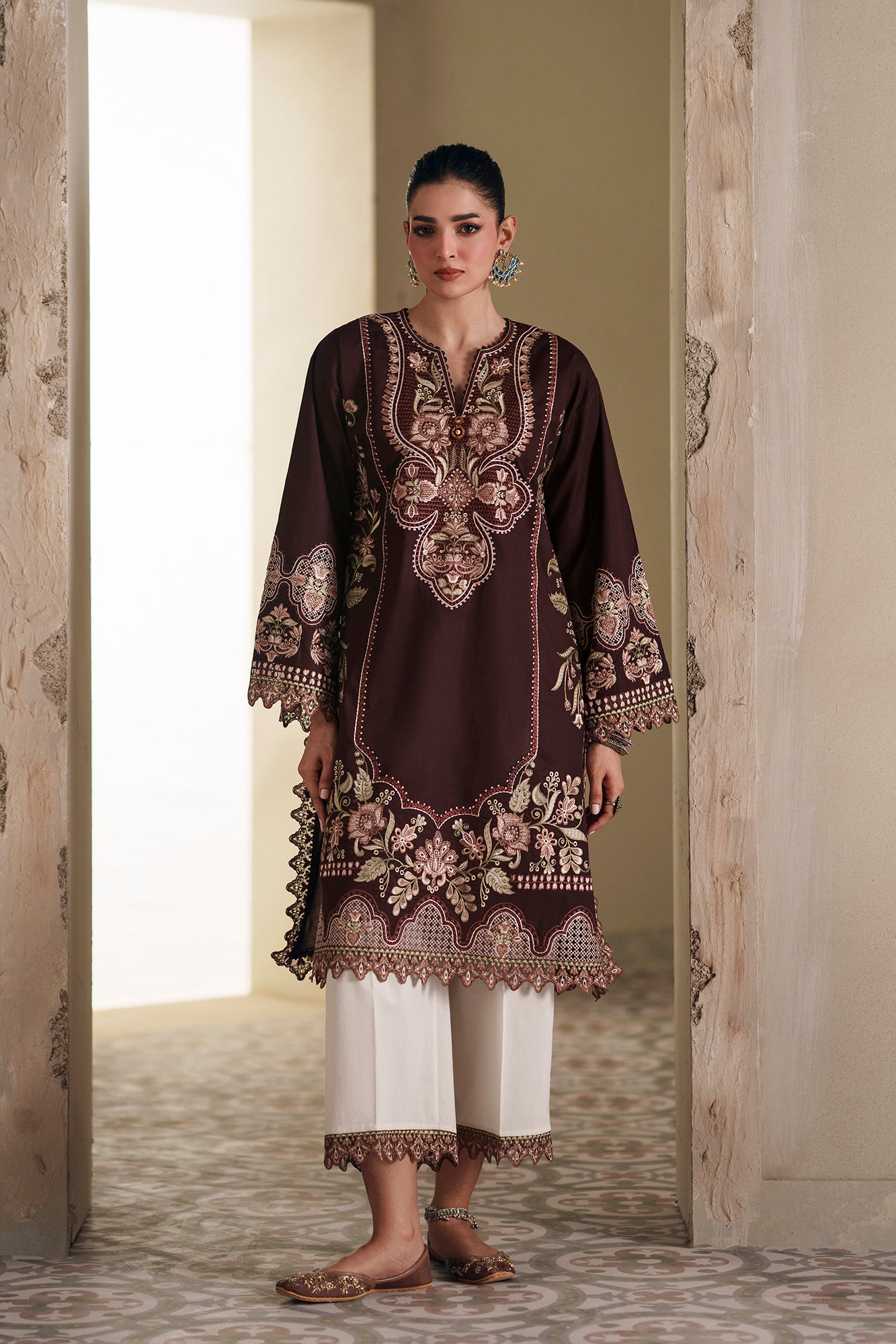 EMBROIDERED SUIT (E4374/103/802)