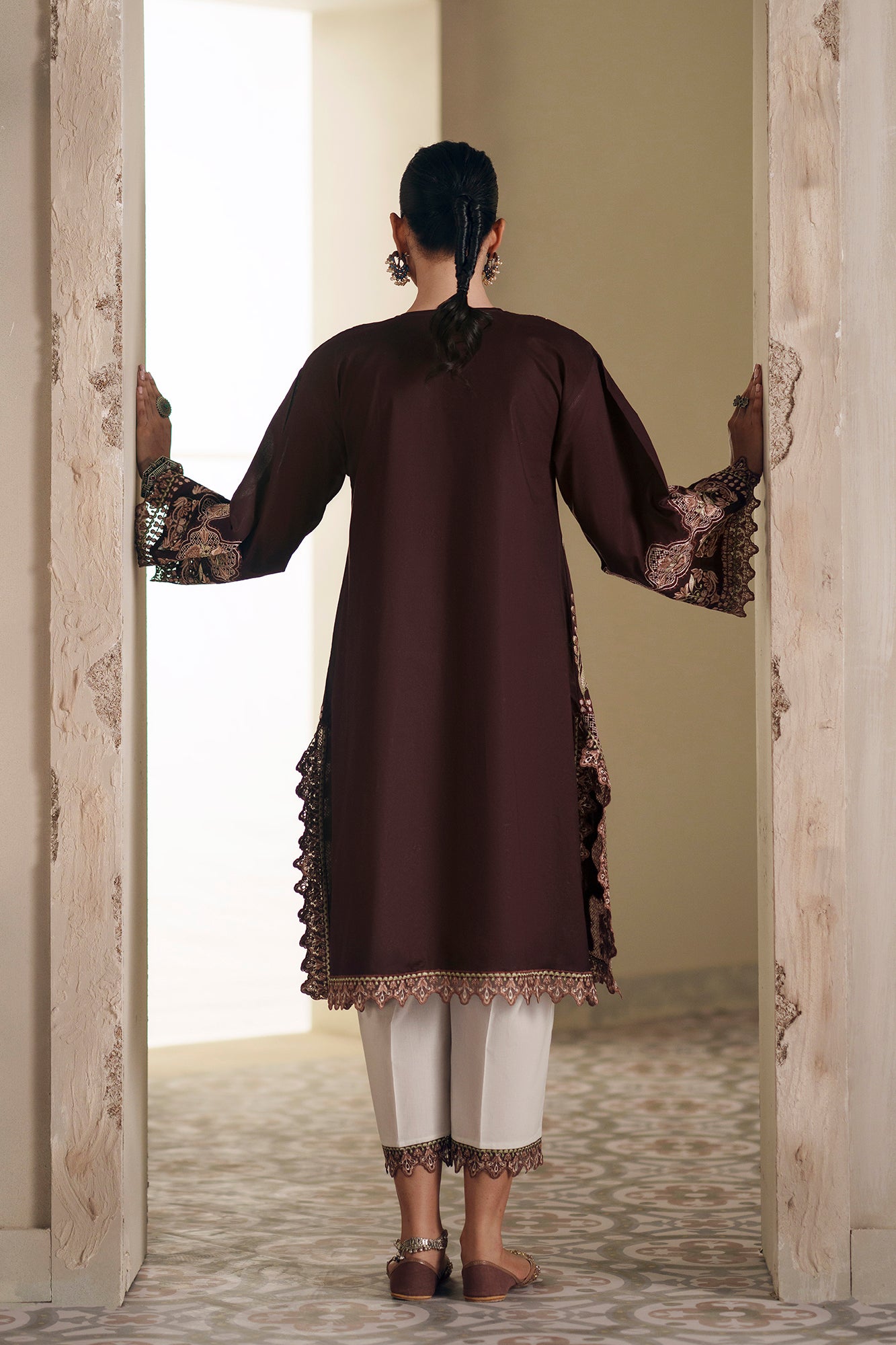 EMBROIDERED SUIT (E4374/103/802)