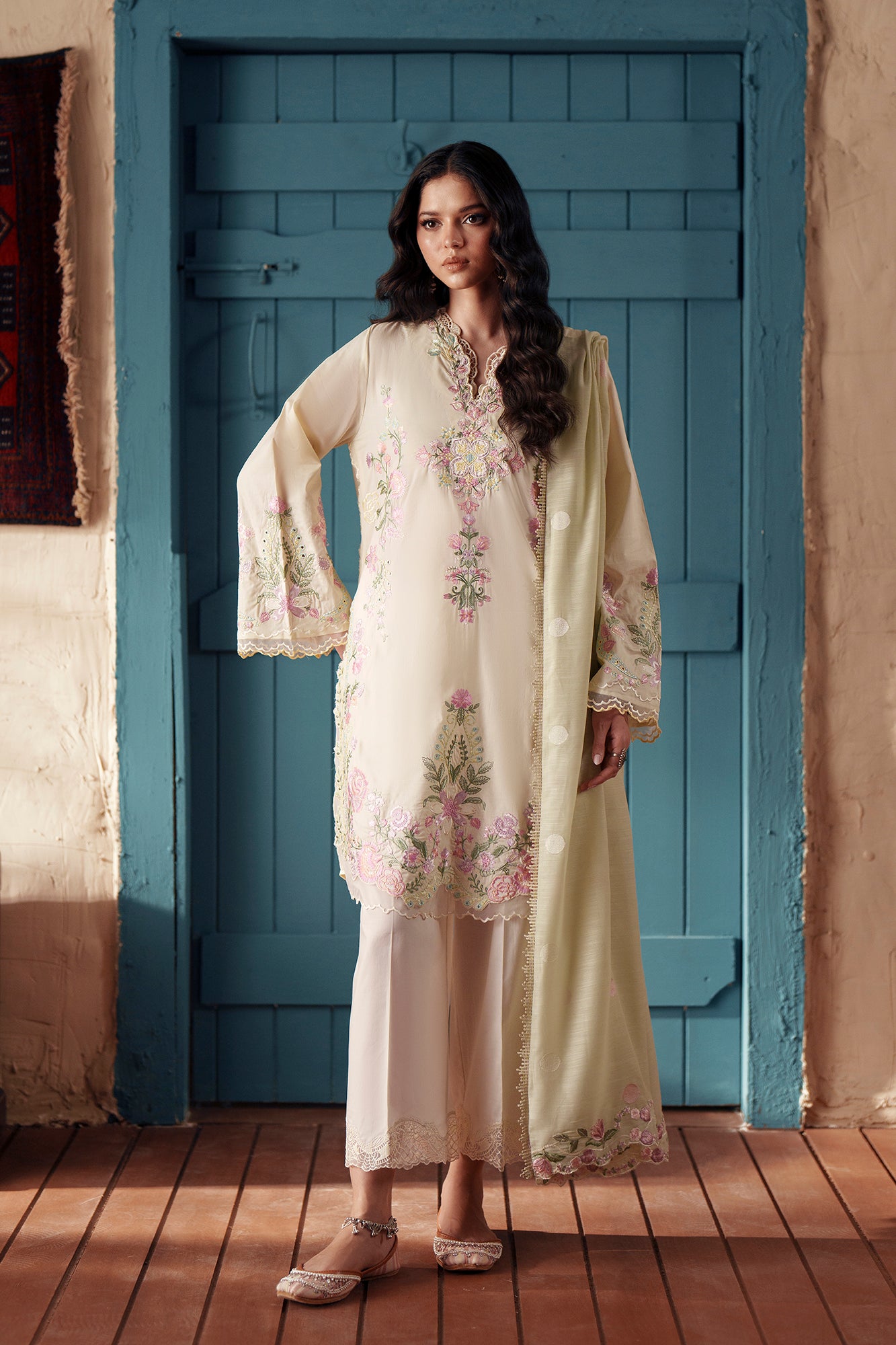 EMBROIDERED SUIT (E4385/103/227)