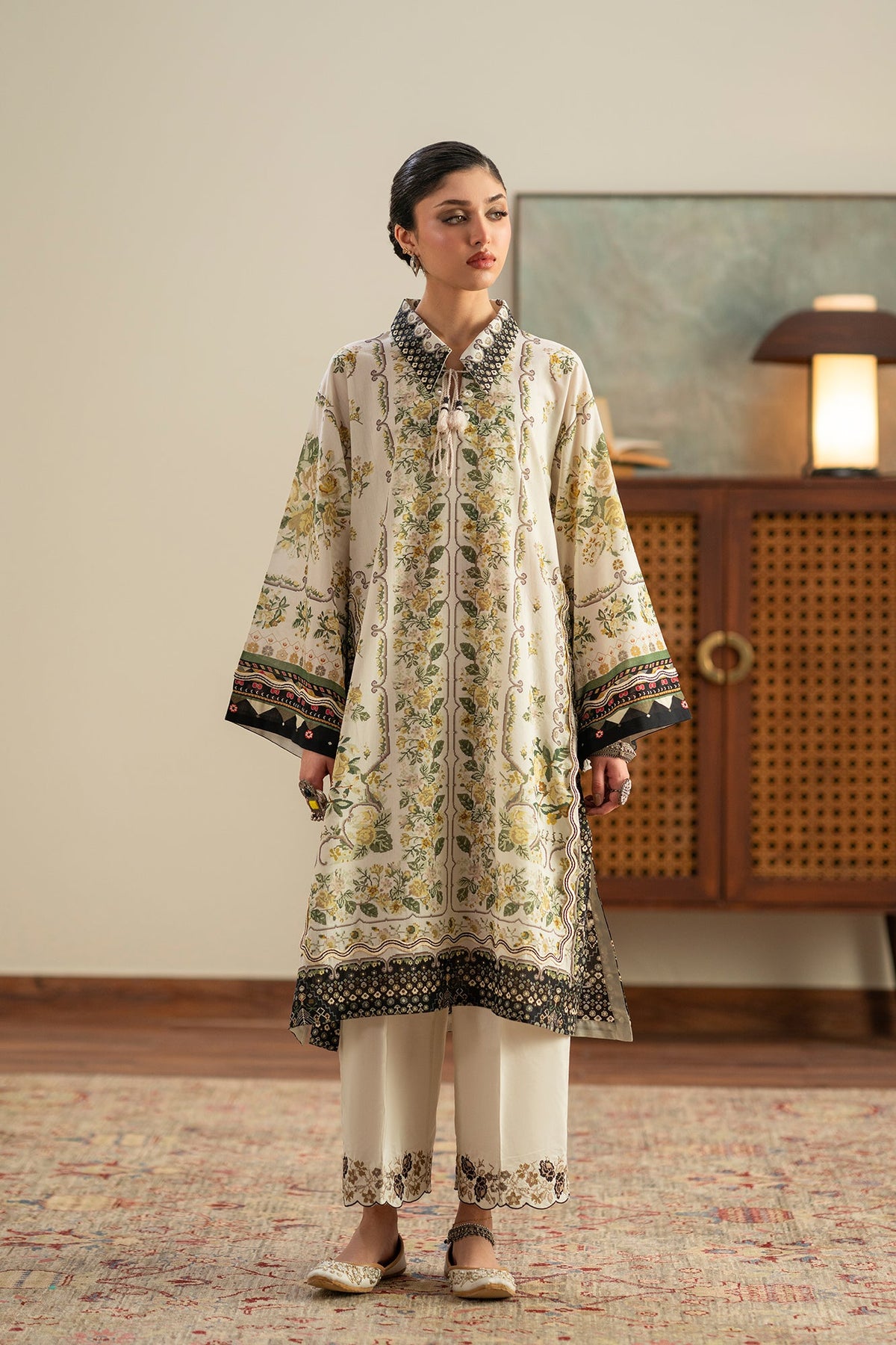 EMBROIDERED SUIT (E4400/103/006)