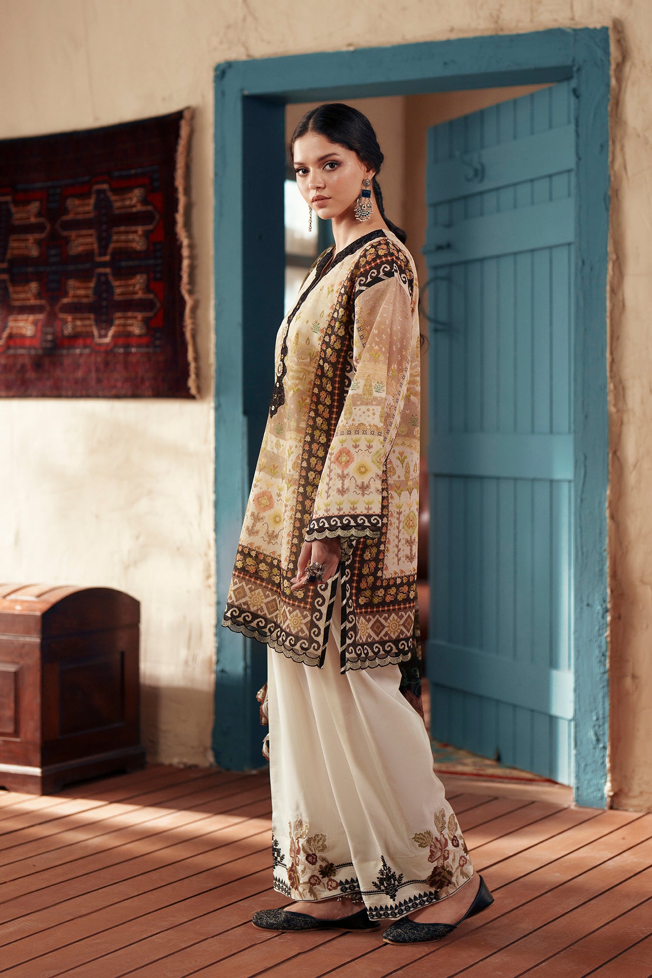 EMBROIDERED SUIT (E4403/103/006)