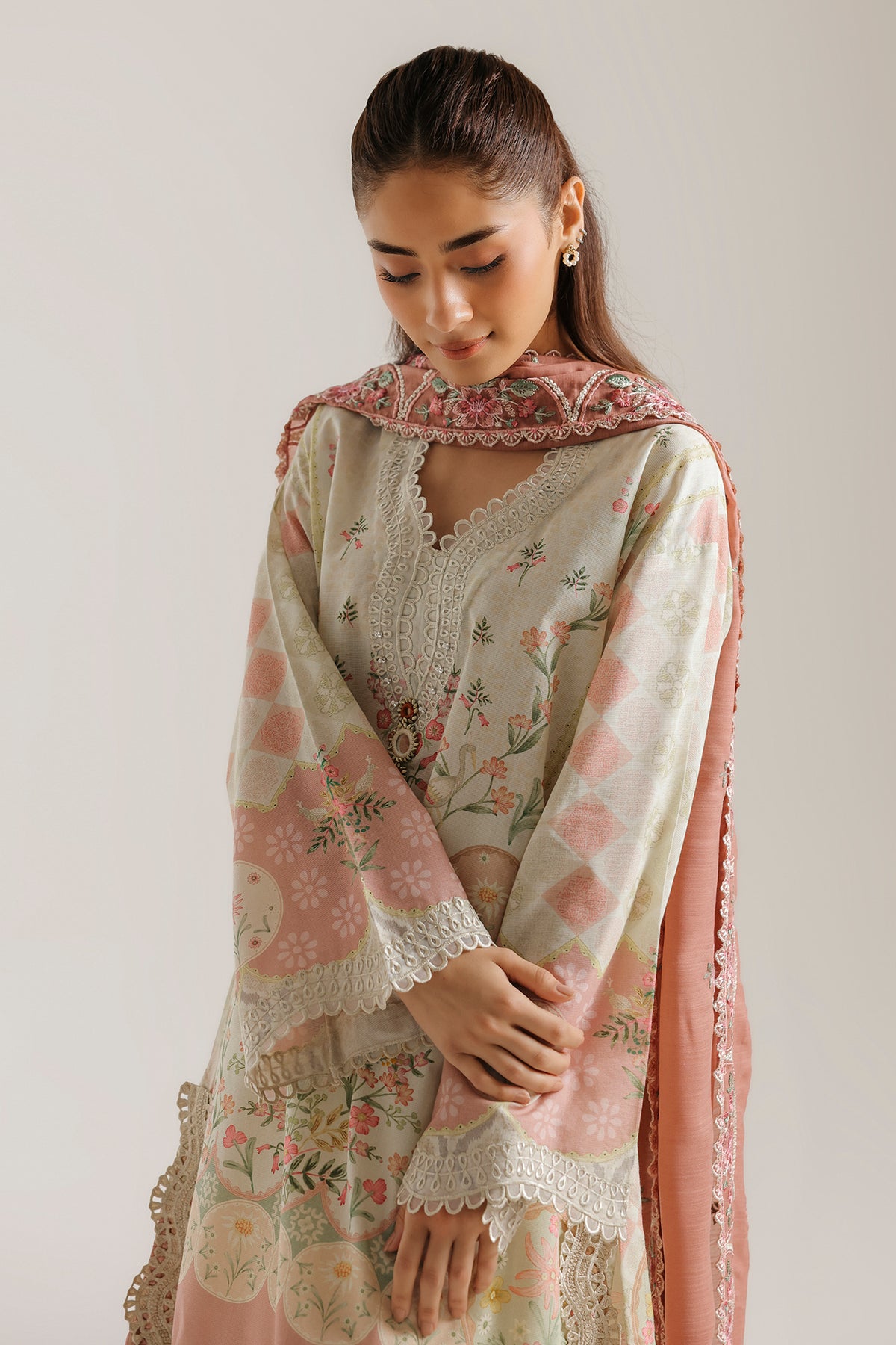 EMBROIDERED SUIT (E4416/103/327)