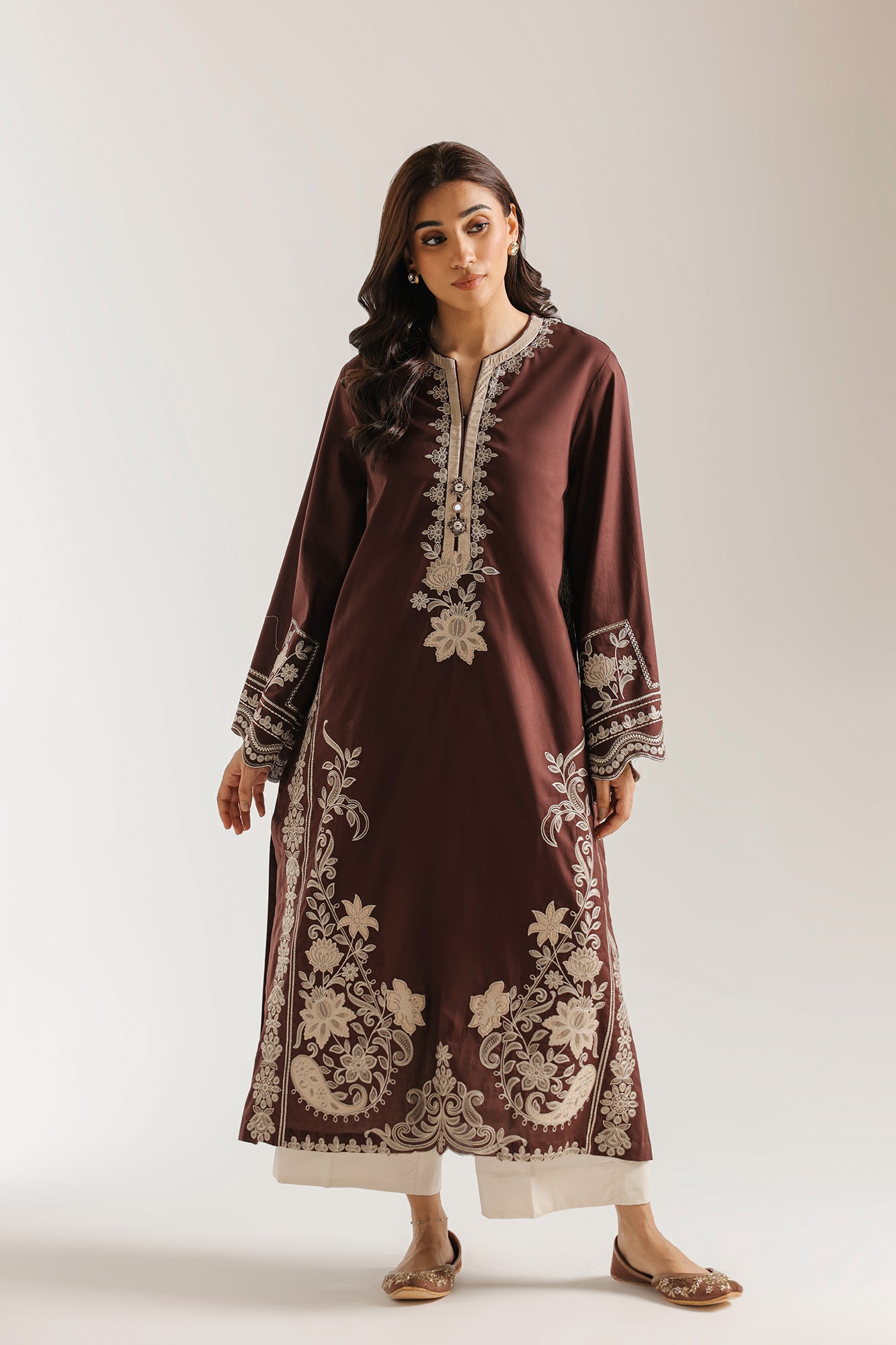 EMBROIDERED SUIT (E4426/103/317)