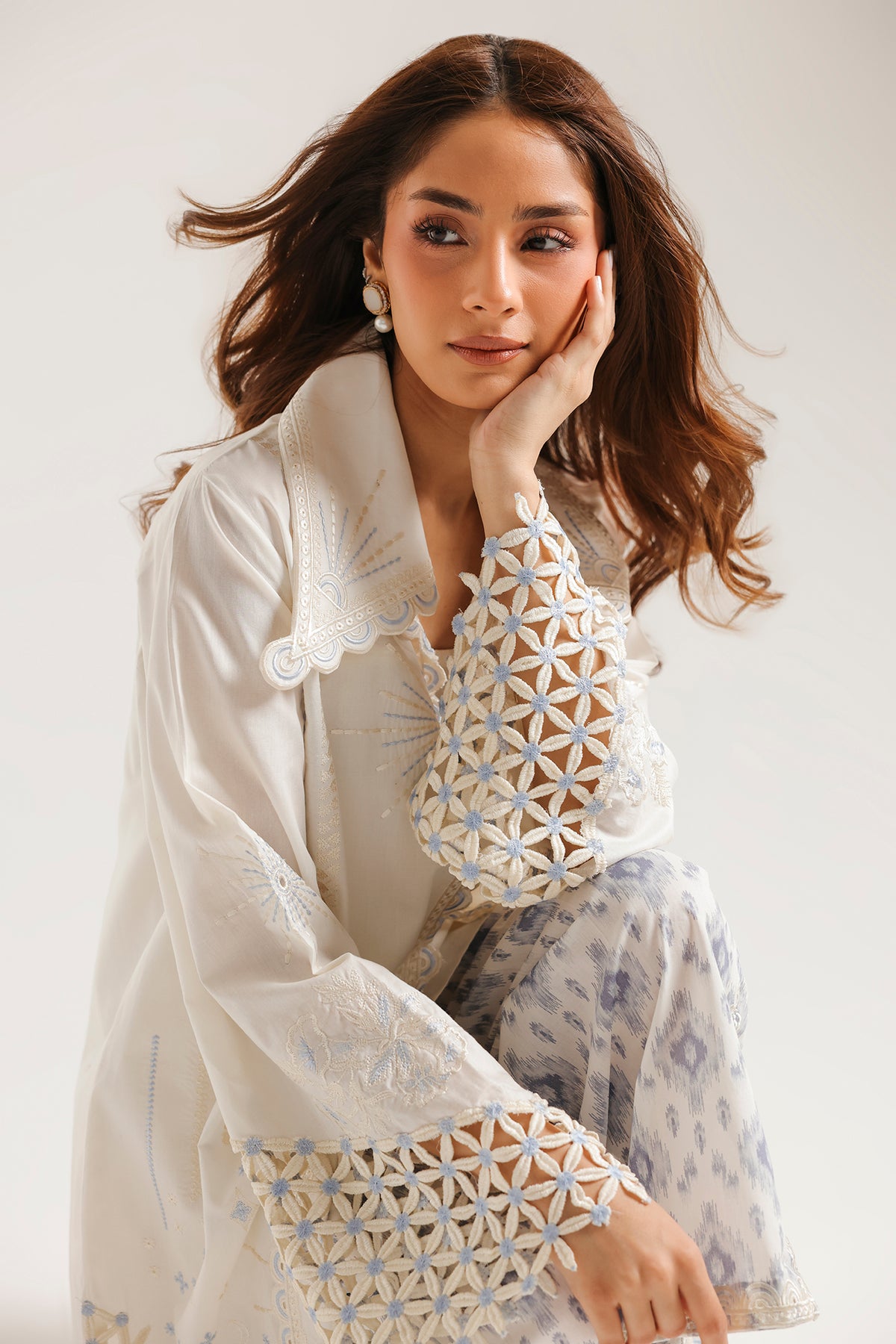EMBROIDERED SUIT (E4447/103/003)