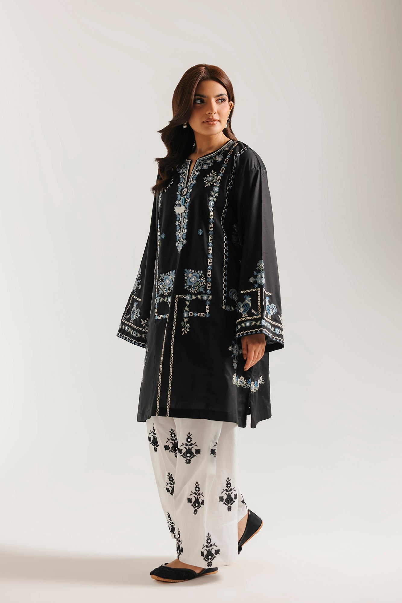 EMBROIDERED SUIT (E4450/103/902)