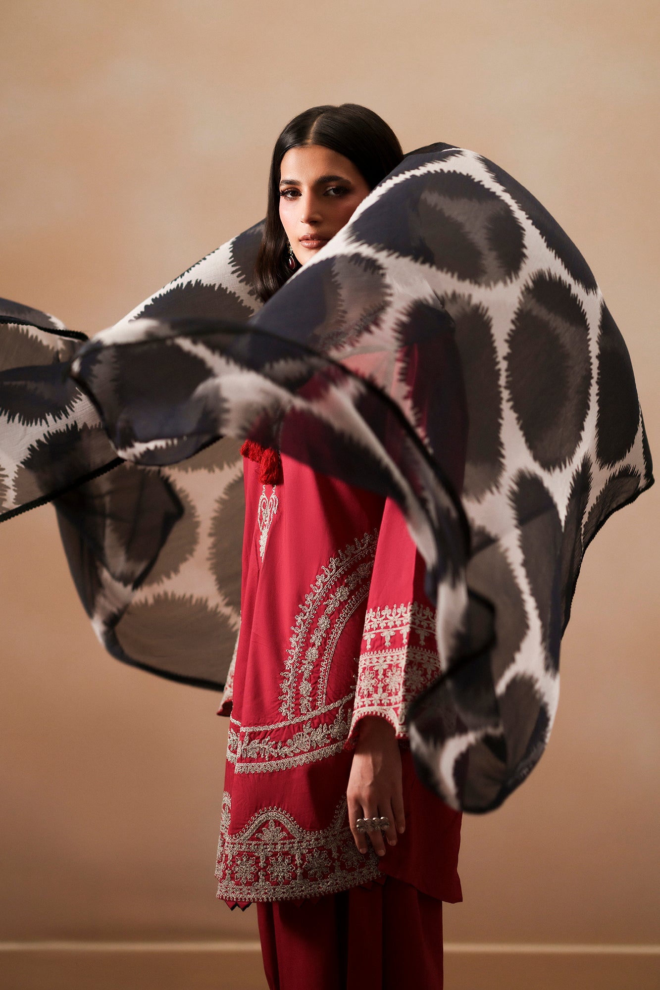 EMBROIDERED SUIT (E4600/103/416)