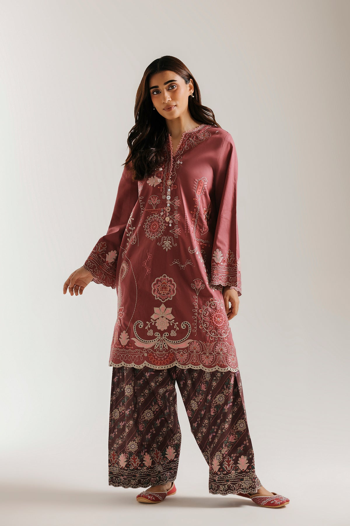 EMBROIDERED SUIT (E4635/103/527)