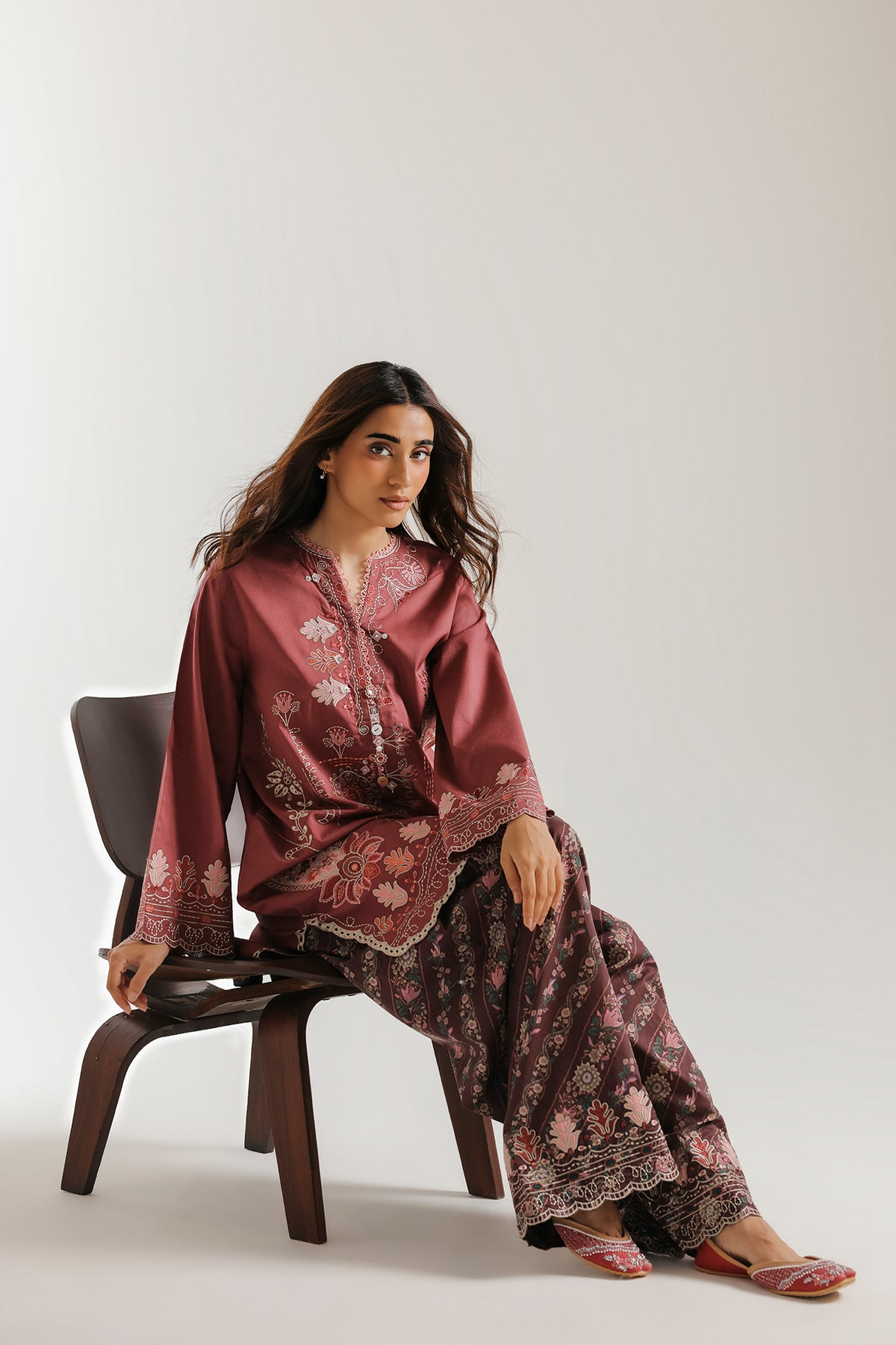 EMBROIDERED SUIT (E4635/103/527)
