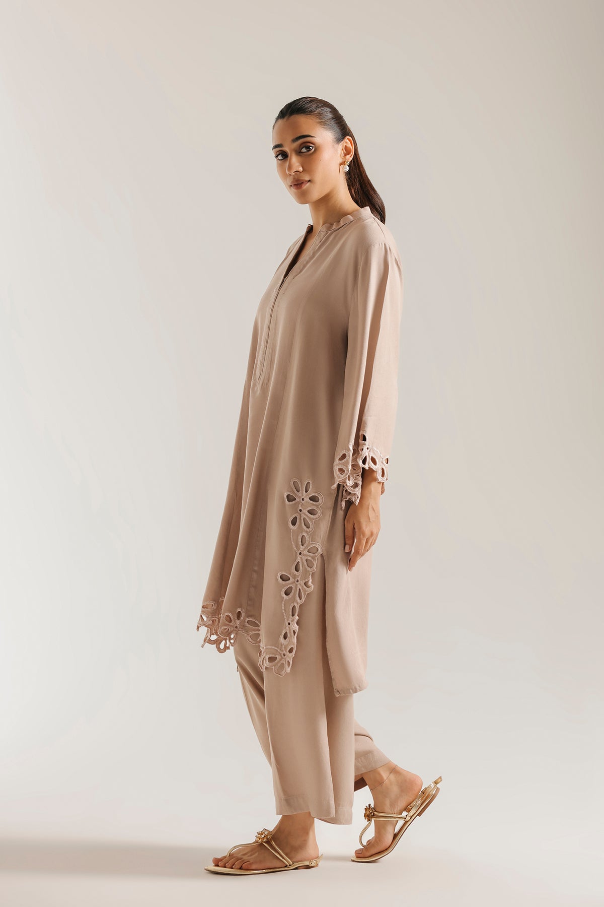 EMBROIDERED SUIT (E7561/102/811)