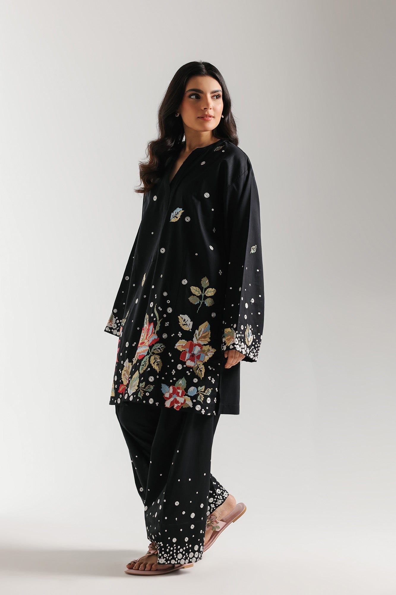 EMBROIDERED SUIT (E7590/102/902)
