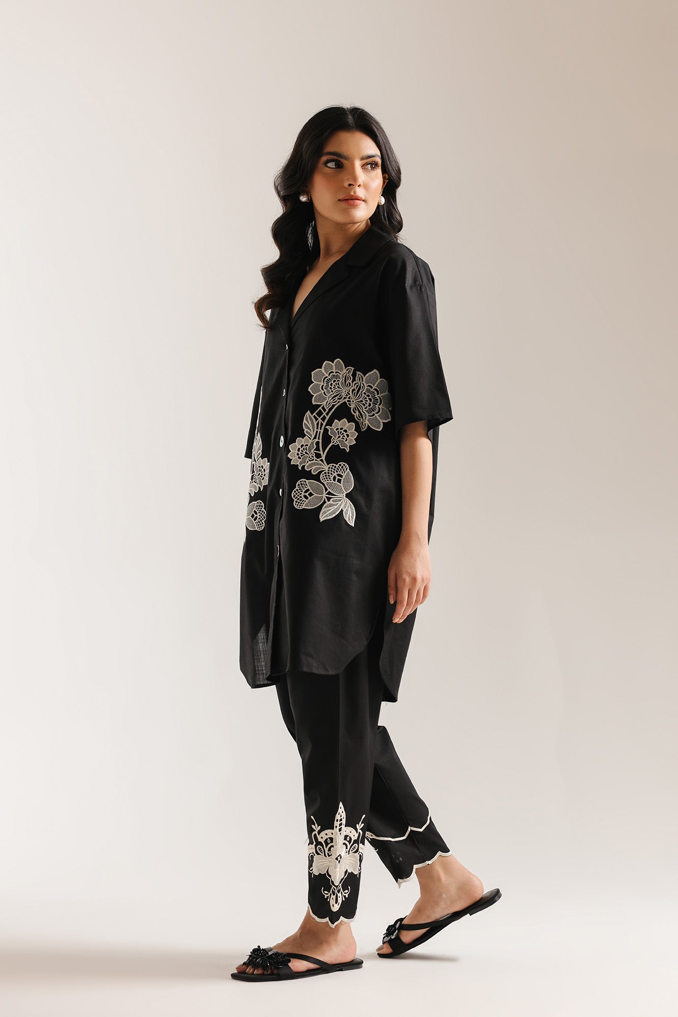 EMBROIDERED SUIT (E7692/102/902)
