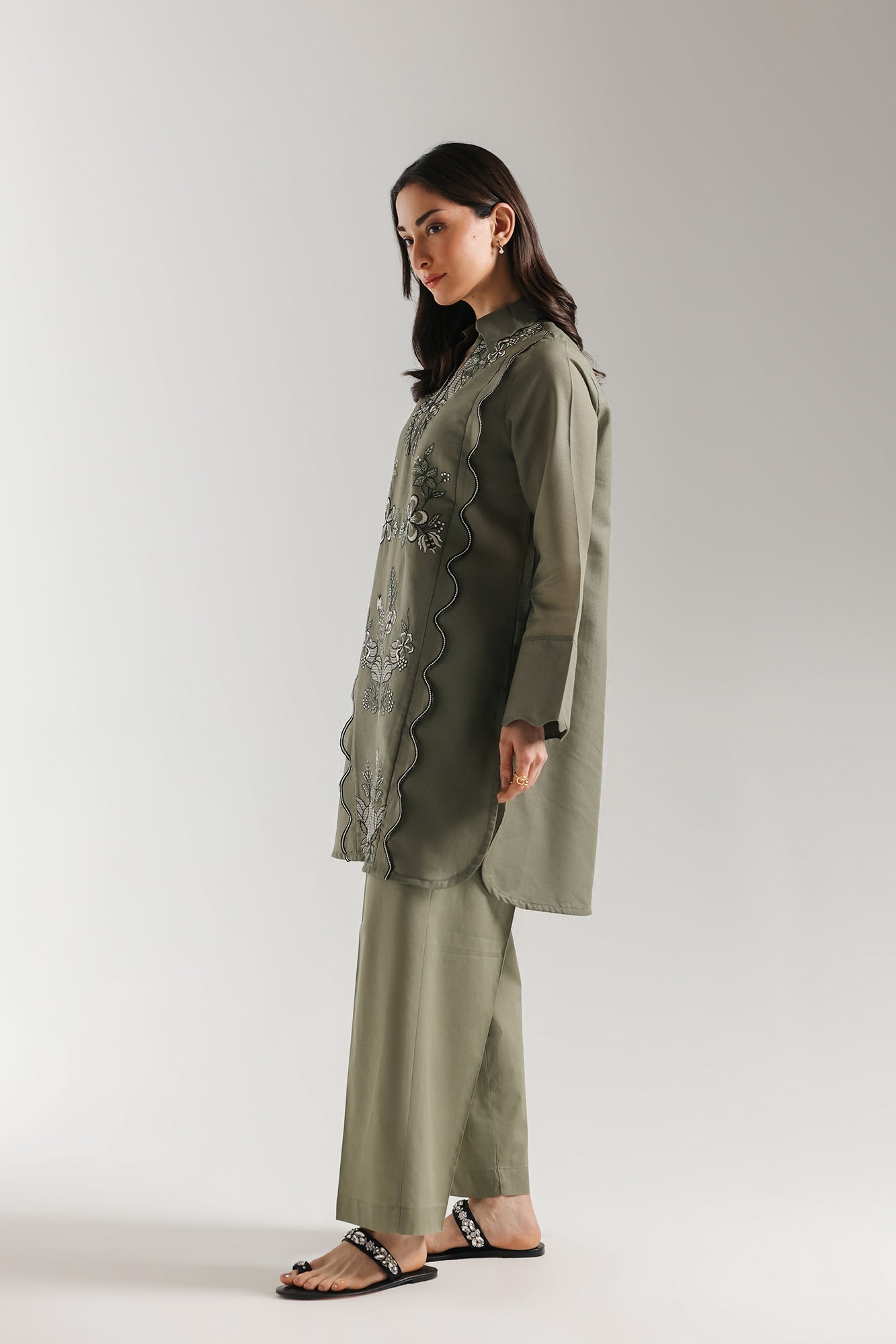 EMBROIDERED SUIT (E7695/102/701)