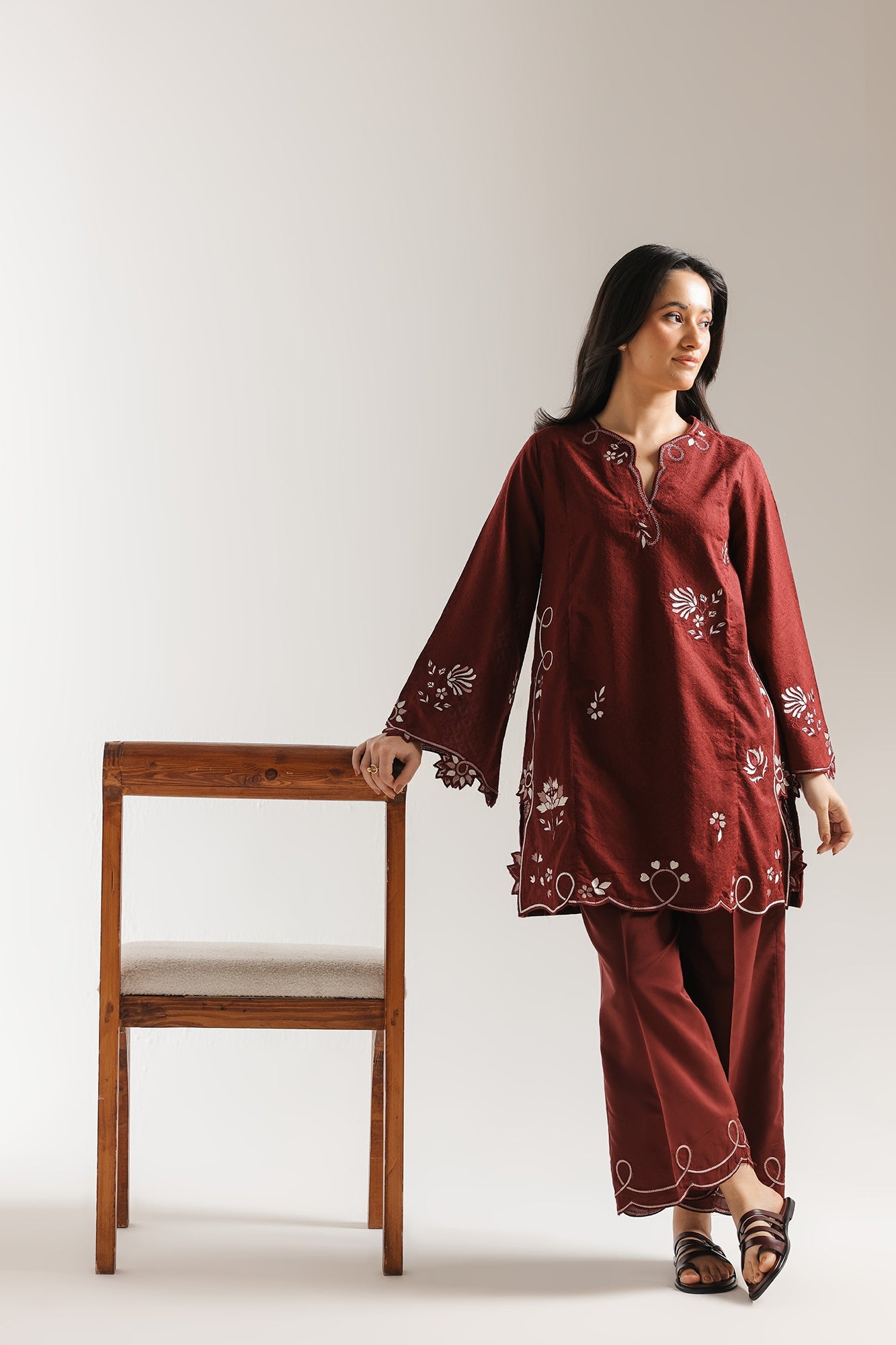 EMBROIDERED SUIT (E7760/102/415)