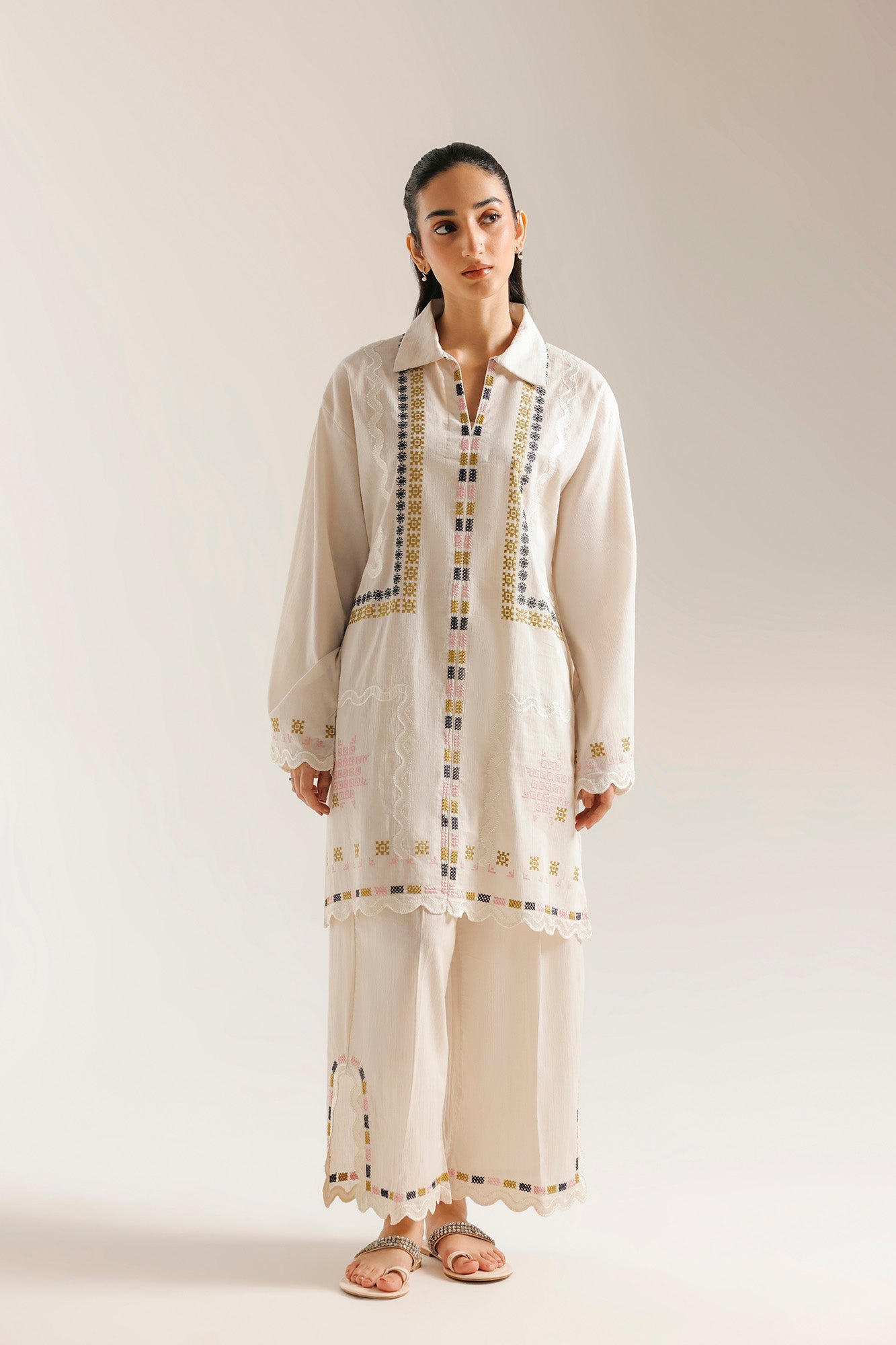 EMBROIDERED SUIT (E7770/102/002)
