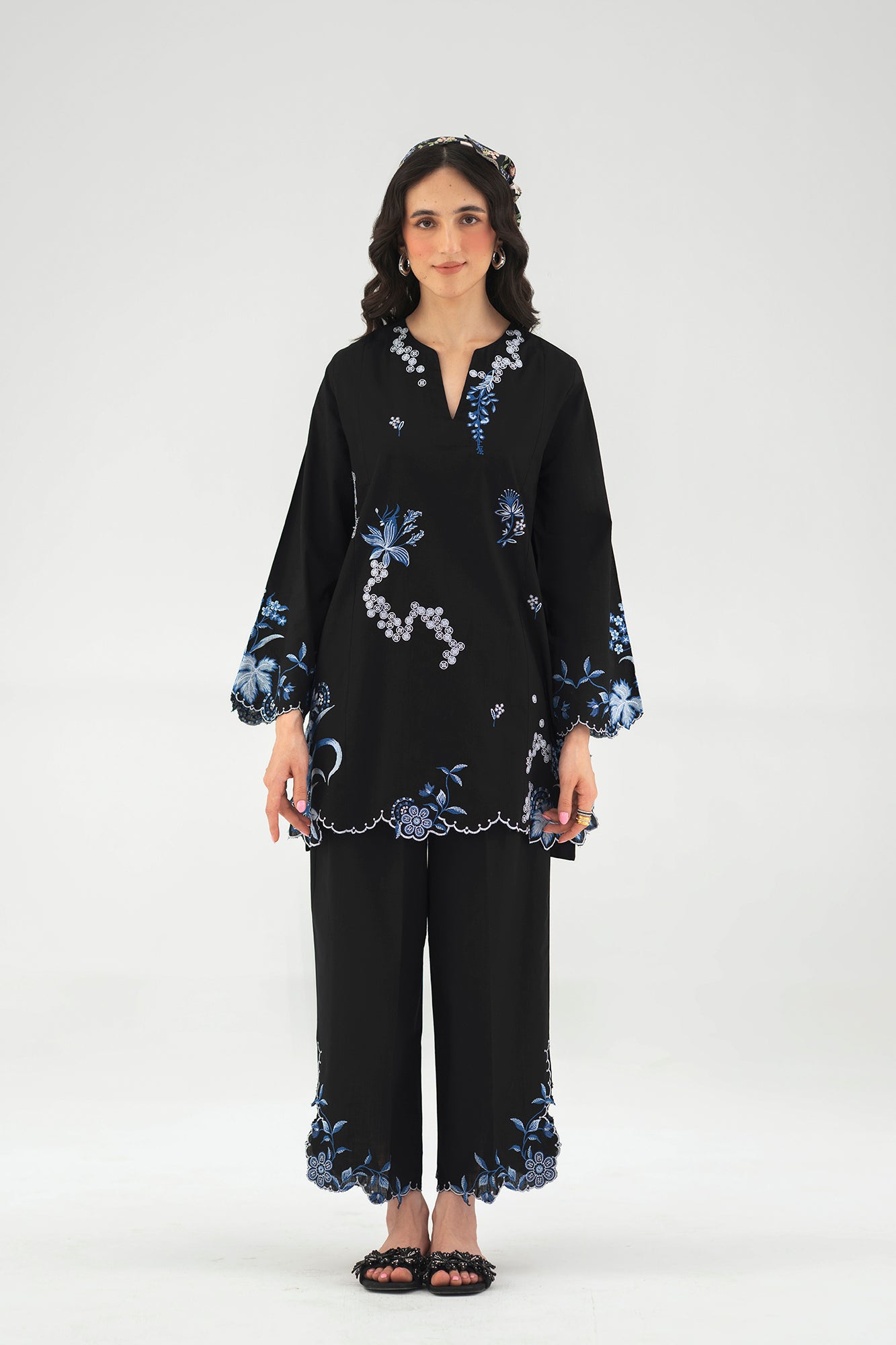EMBROIDERED SUIT (E7791/102/902)
