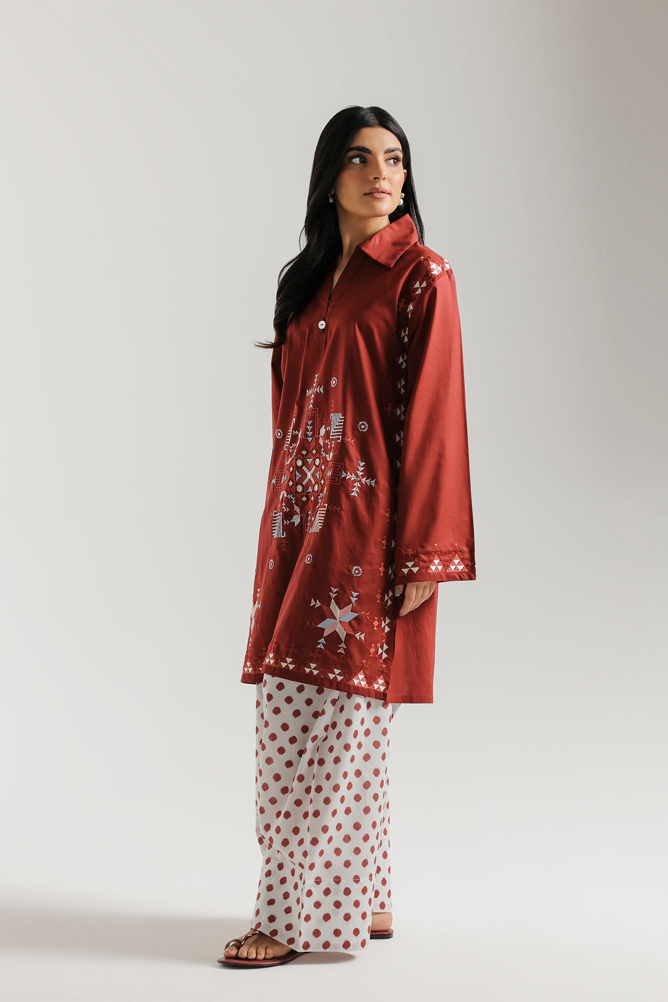 EMBROIDERED SUIT (E7828/102/305)