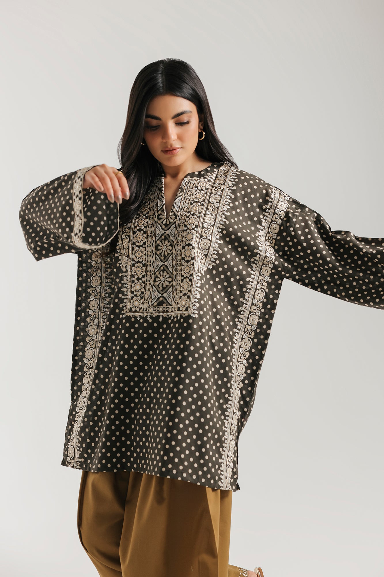 EMBROIDERED SUIT (E7832/102/117)
