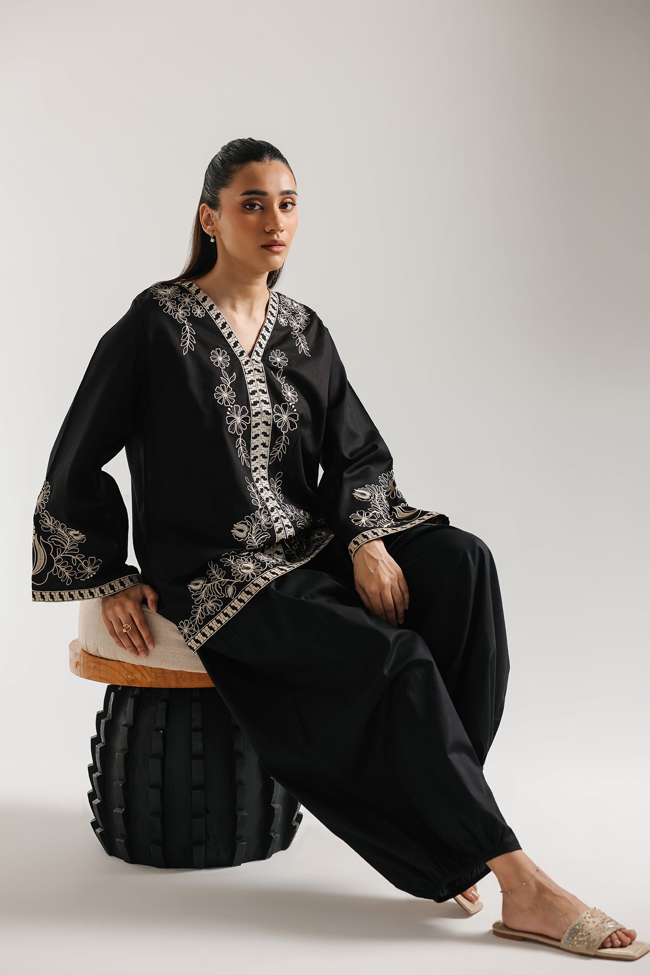 EMBROIDERED KURTI (E7931/102/902)