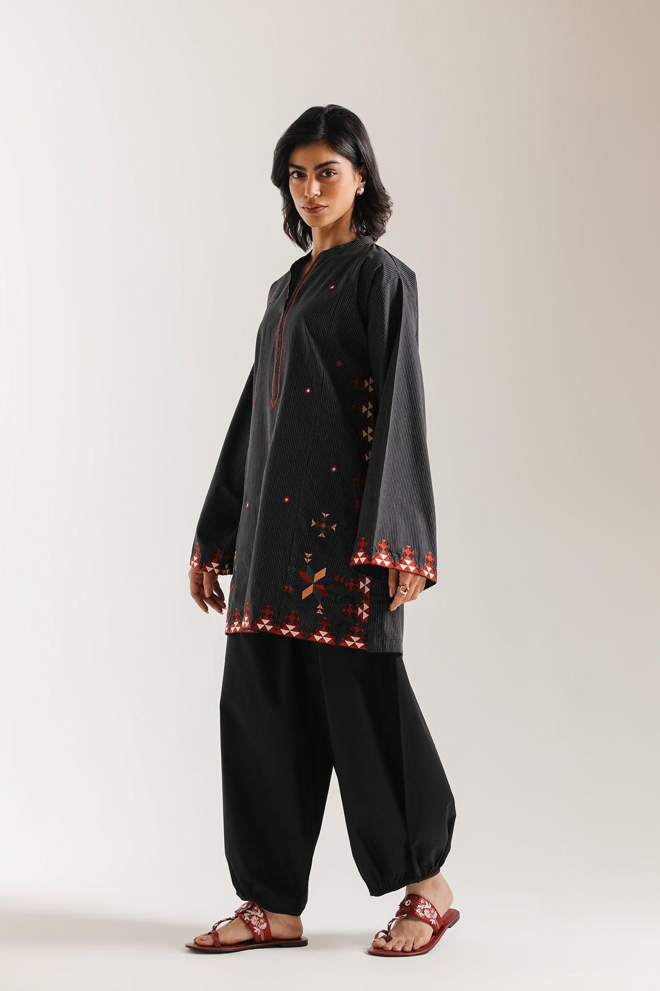 EMBROIDERED KURTI (E7950/102/902)