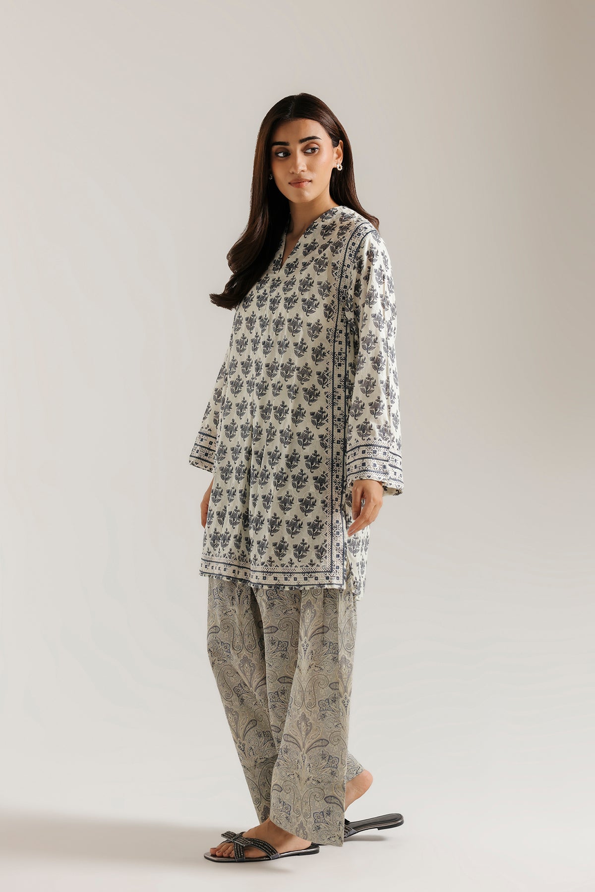 EMBROIDERED SUIT (E9225/102/003)